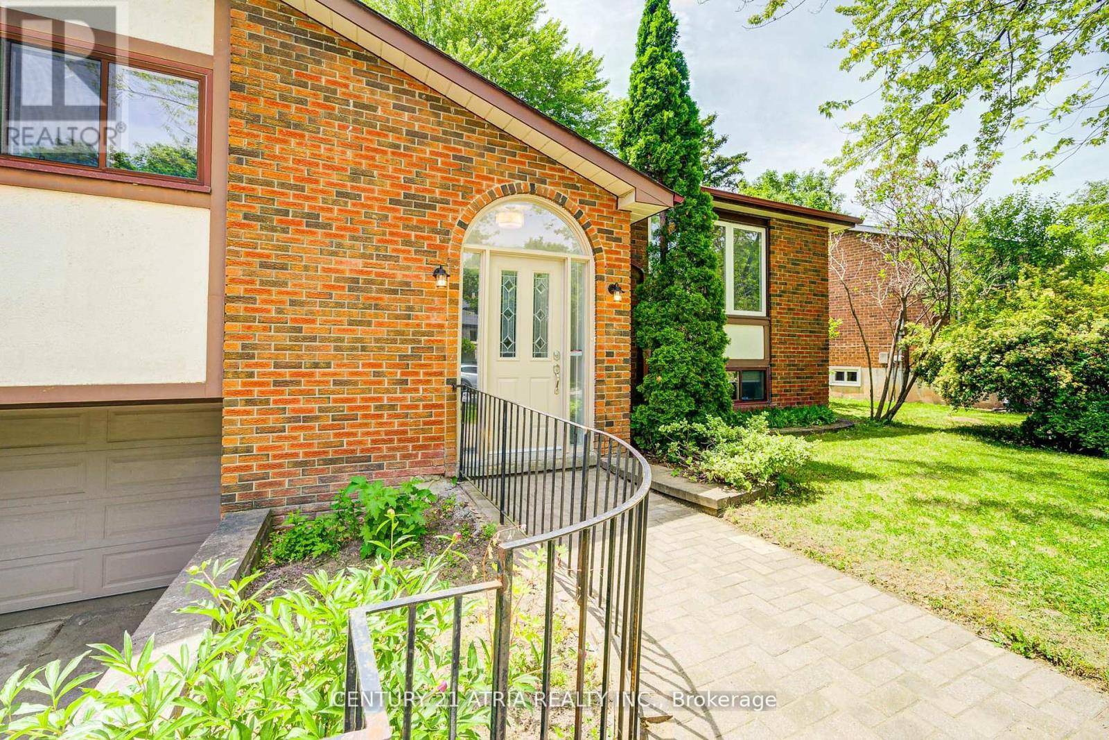 Markham (royal Orchard), ON L3T3J1,190 ROMFIELD CIRCUIT