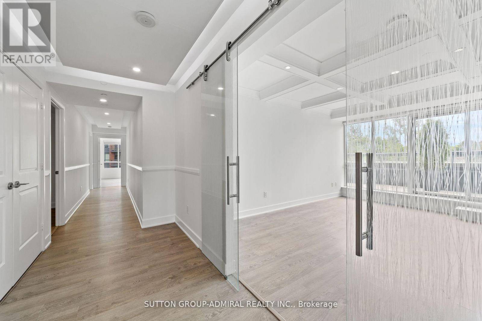 Vaughan (crestwood-springfarm-yorkhill), ON L4J0J5,7608 Yonge ST #514