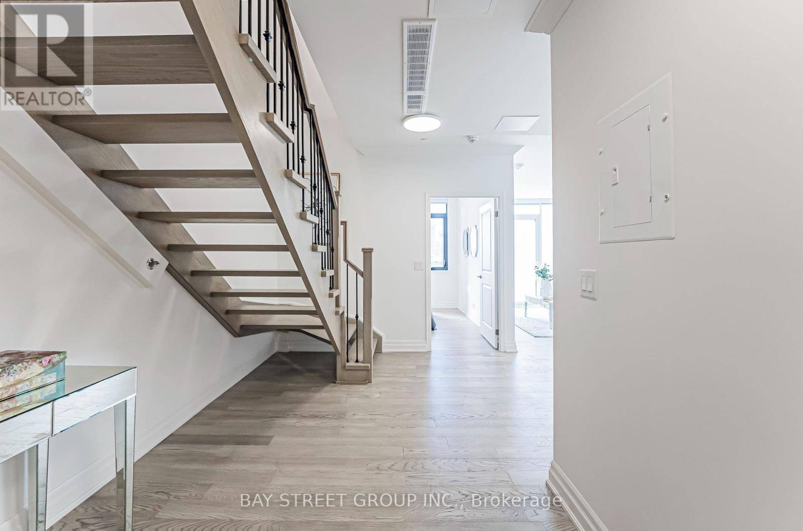 Markham (unionville), ON L6G0G8,8 Rouge Valley DR #104B