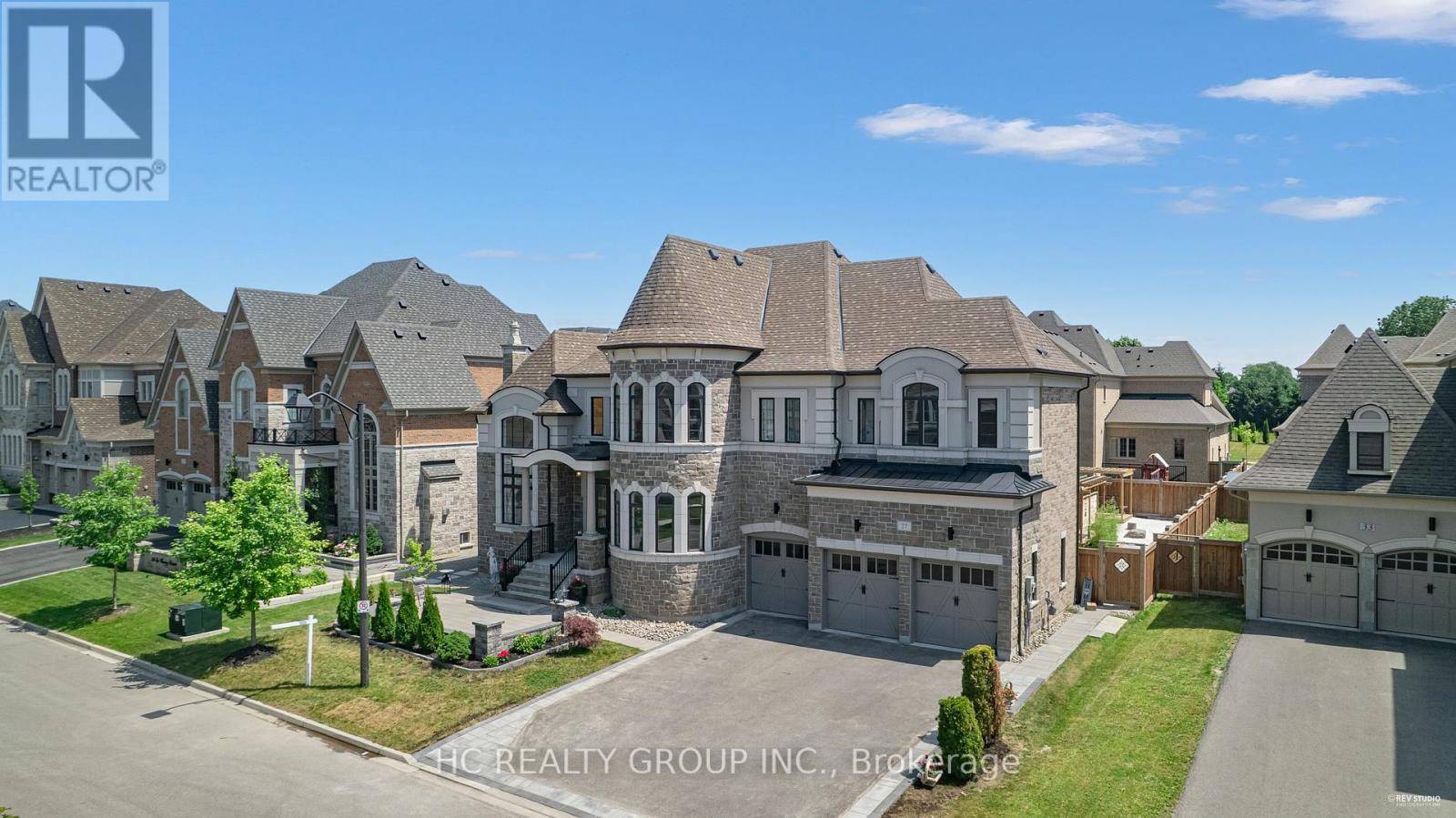 King (king City), ON L7B0P5,27 SIR HENRY COURT