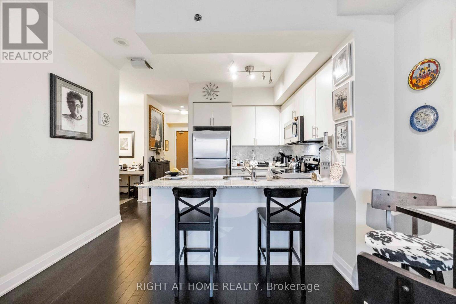 Vaughan (crestwood-springfarm-yorkhill), ON L4J0H2,520 Steeles AVE West #703
