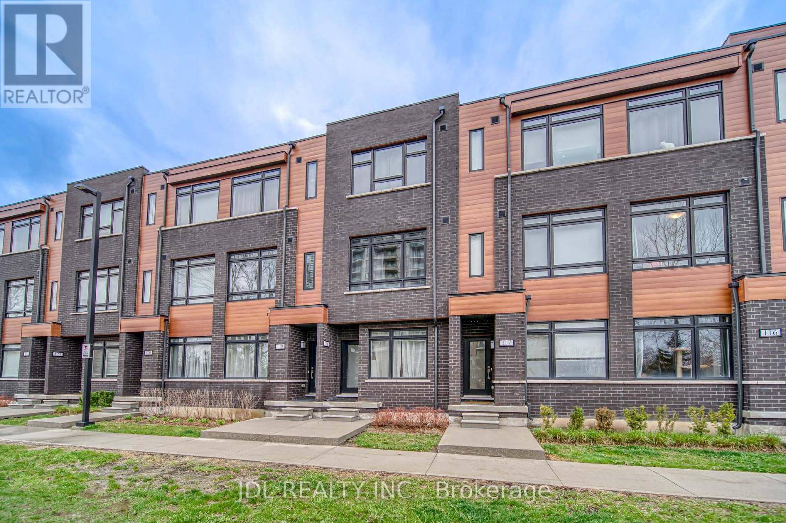 Richmond Hill (langstaff), ON L4C5T4,370 D Red Maple RD #118