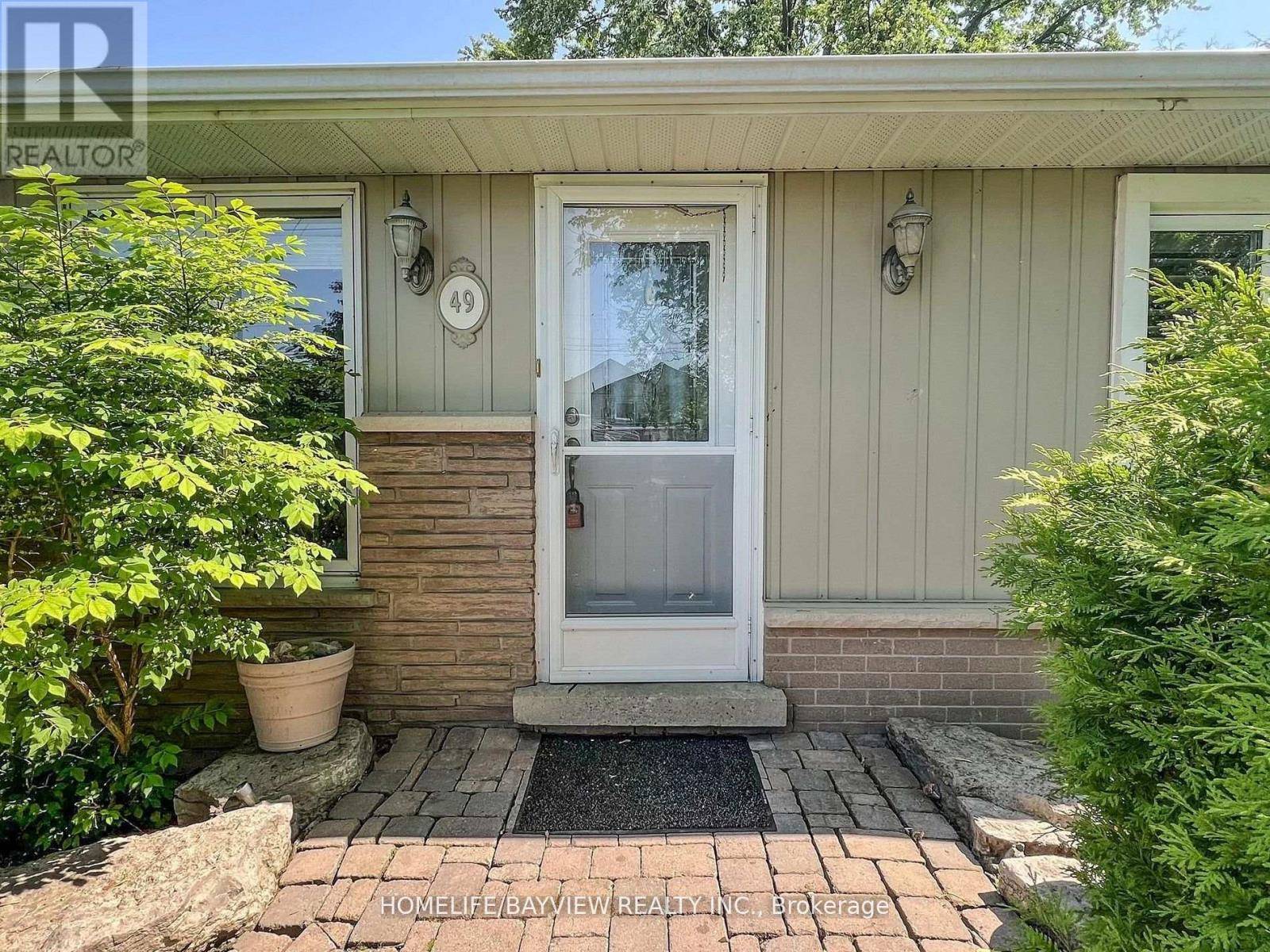 East Gwillimbury (sharon), ON L0G1V0,49 MAY AVENUE