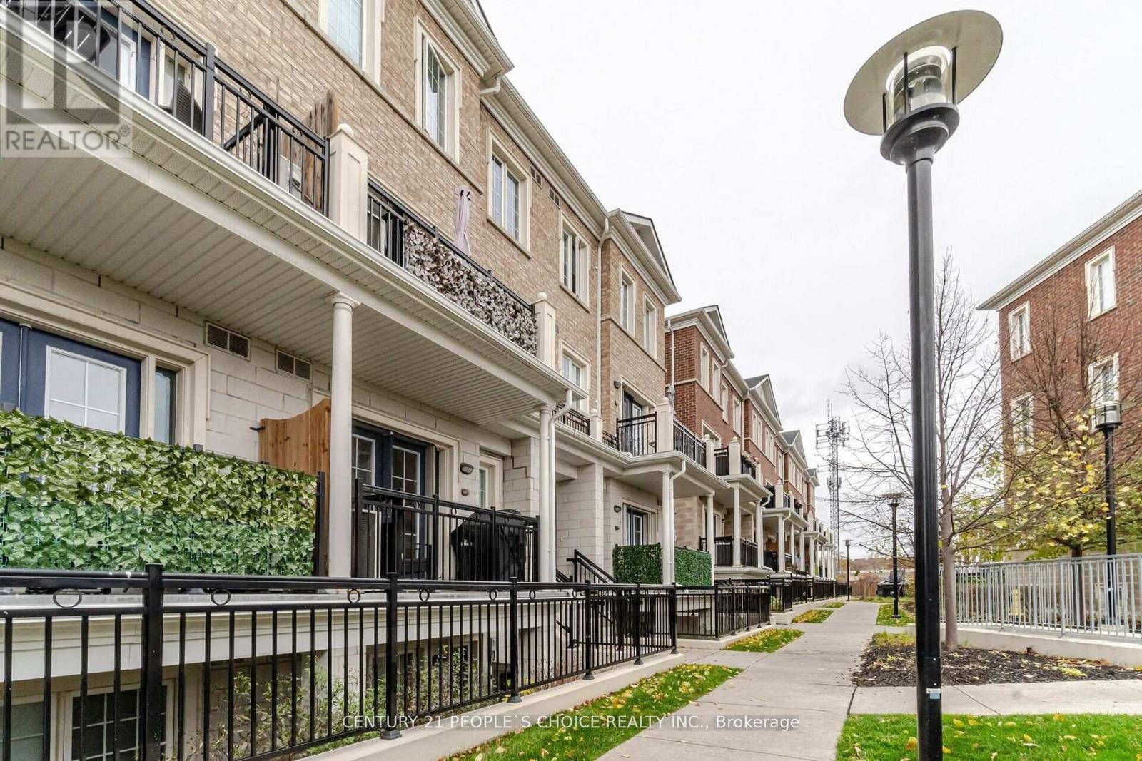Vaughan (east Woodbridge), ON L4L0H4,26 Bruce ST #D12