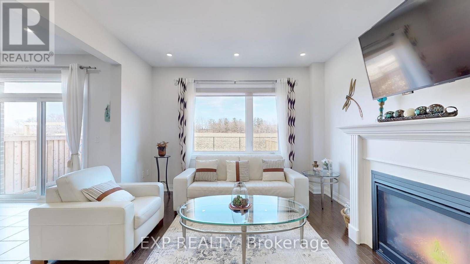 East Gwillimbury (sharon), ON L9N0N8,44 FESTIVAL COURT S