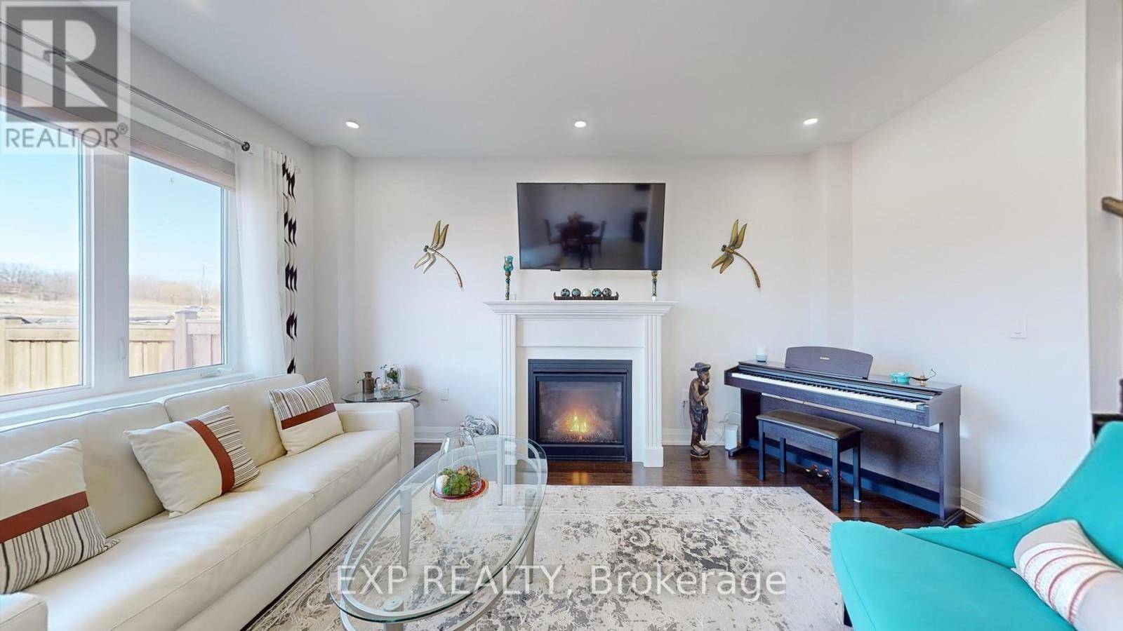 East Gwillimbury (sharon), ON L9N0N8,44 FESTIVAL COURT S