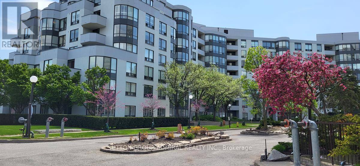 Vaughan (crestwood-springfarm-yorkhill), ON L4J7K4,333 Clark AVE West #421