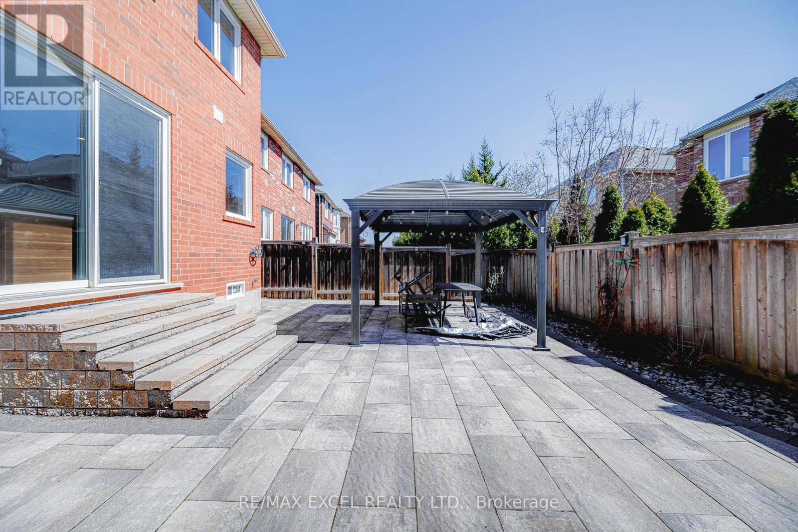 Markham (wismer), ON L6E2B3,99 JAMES PARROTT AVENUE