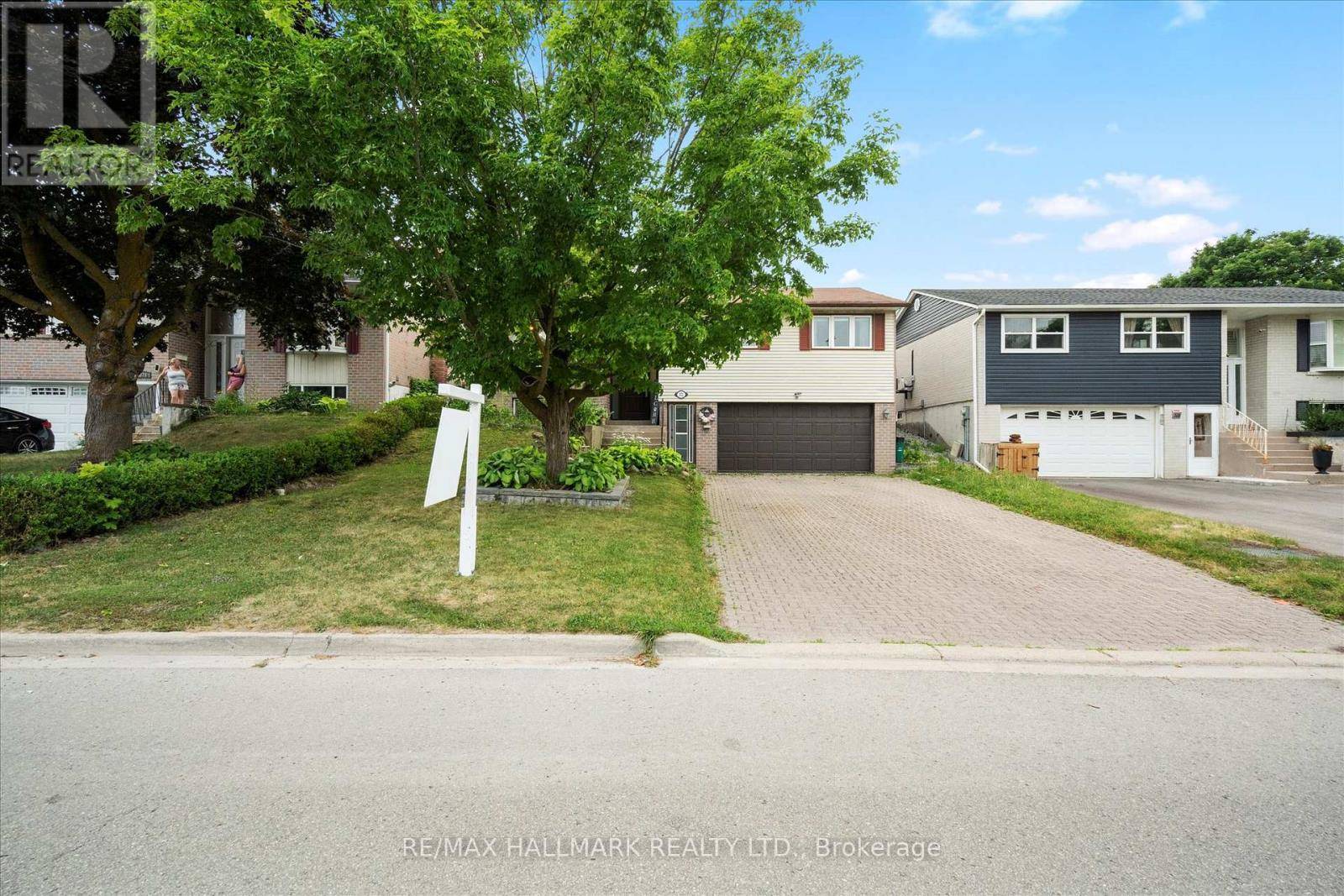 Newmarket (central Newmarket), ON L3Y5C4,372 DIXON BOULEVARD