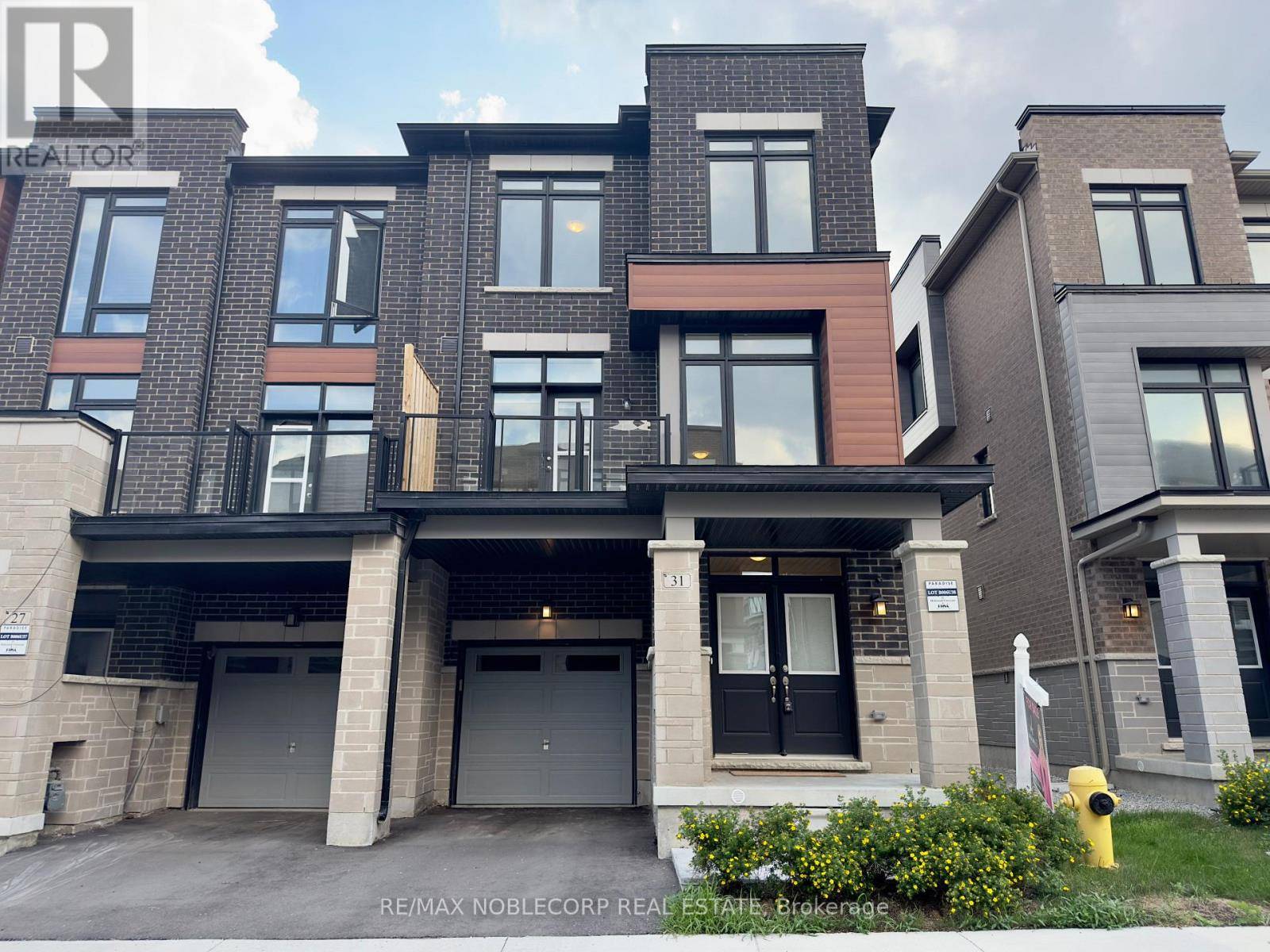 Vaughan (kleinburg), ON L4H5G2,31 HOLYROOD CRESCENT