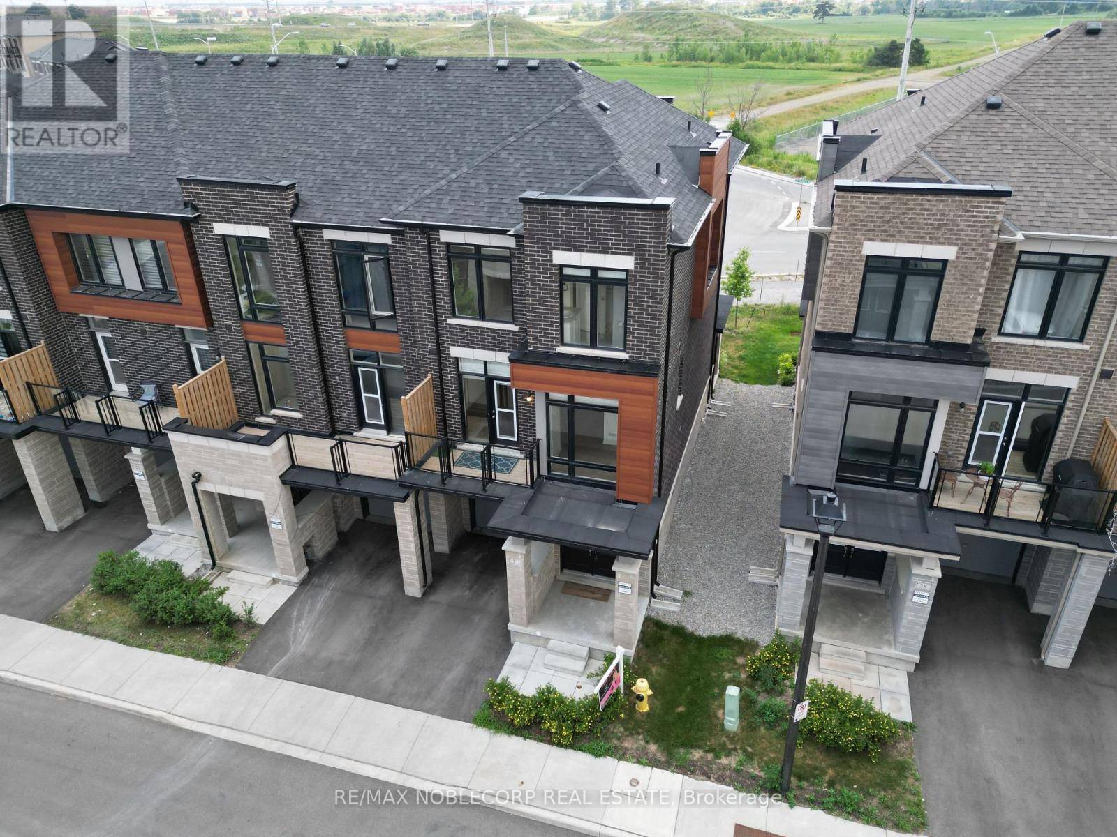 Vaughan (kleinburg), ON L4H5G2,31 HOLYROOD CRESCENT