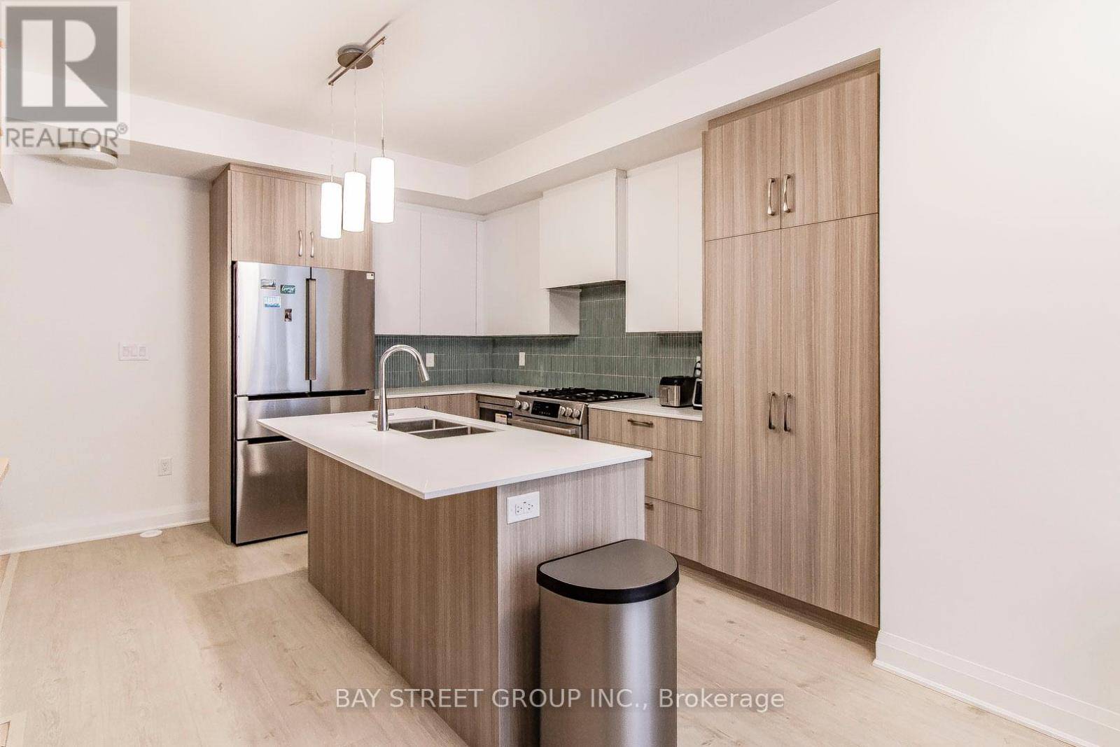 Vaughan (uplands), ON L4J8A2,(THIRD LEVEL 1ST BR) - 114 ALTON CRESCENT