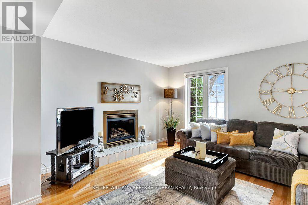 Georgina (keswick South), ON L4P2S7,259 PLEASANT BOULEVARD