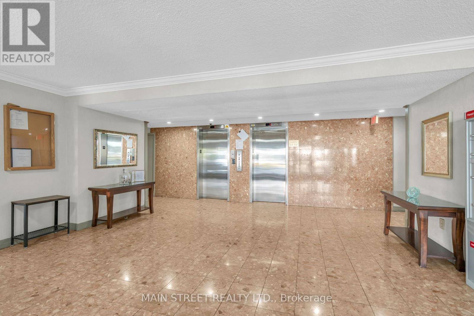 Newmarket (central Newmarket), ON L3Y5V6,20 William Roe BLVD #504