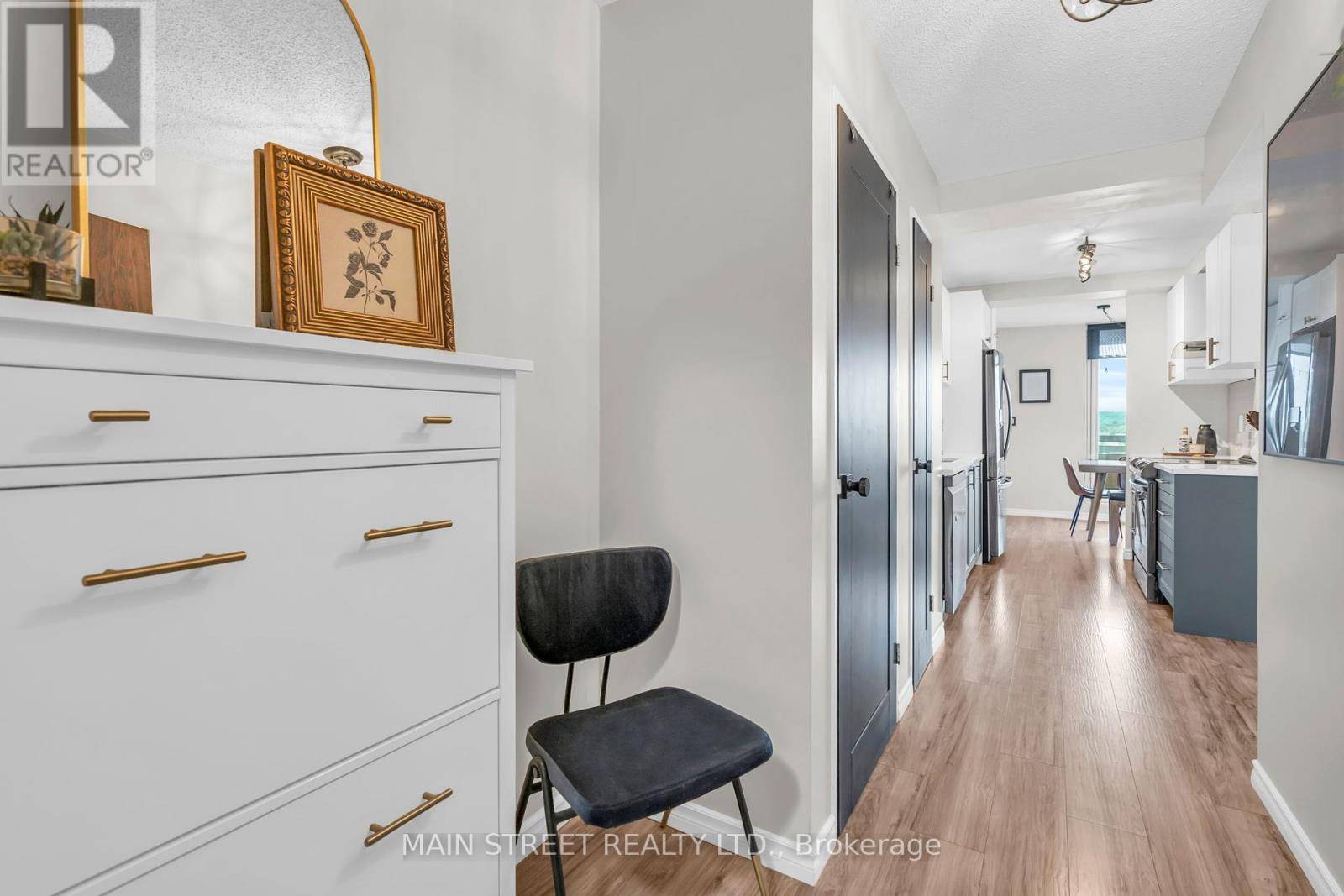 Newmarket (central Newmarket), ON L3Y5V6,20 William Roe BLVD #504