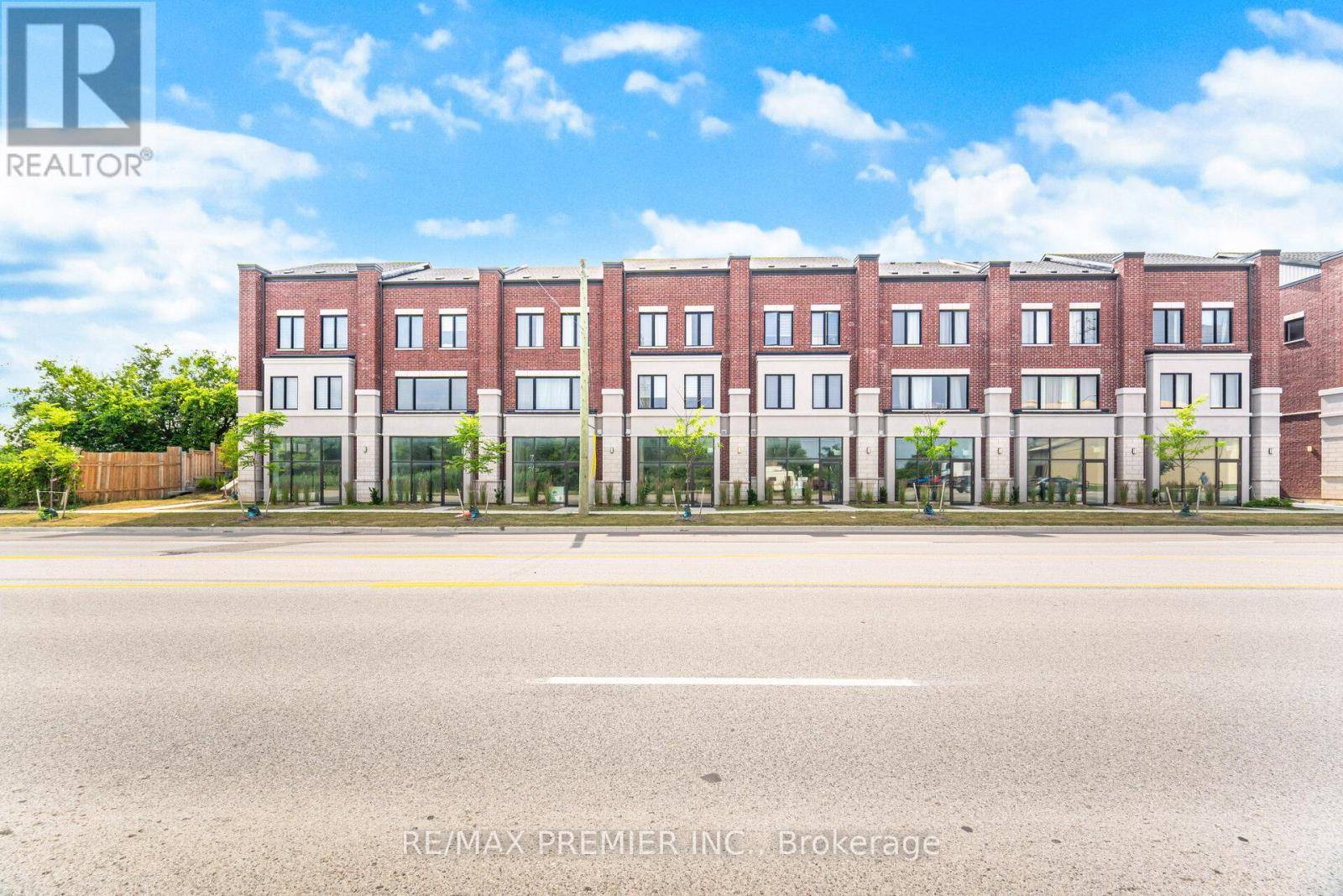 Bradford West Gwillimbury (bradford), ON L3Z3G8,200 Dissette ST #4