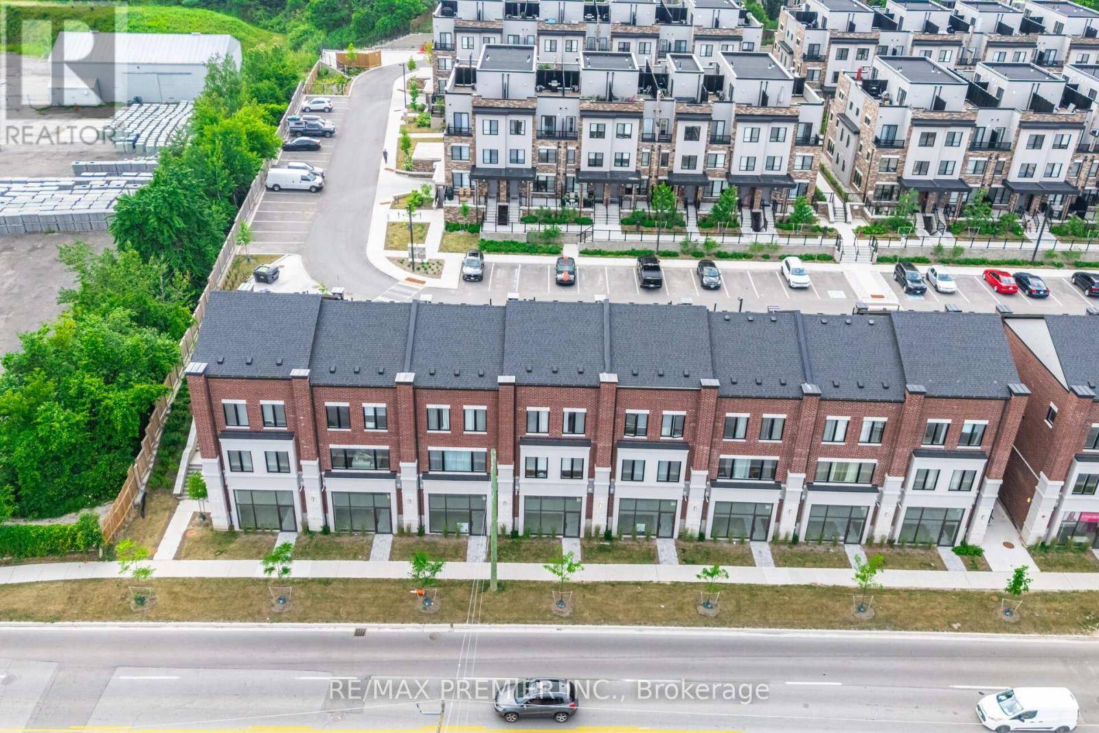 Bradford West Gwillimbury (bradford), ON L3Z3G8,200 Dissette ST #4