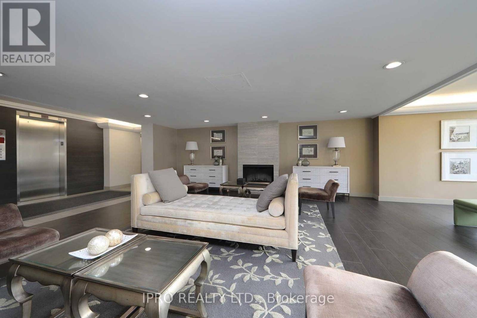 Markham (thornhill), ON L4C3R8,7811 Yonge ST #307