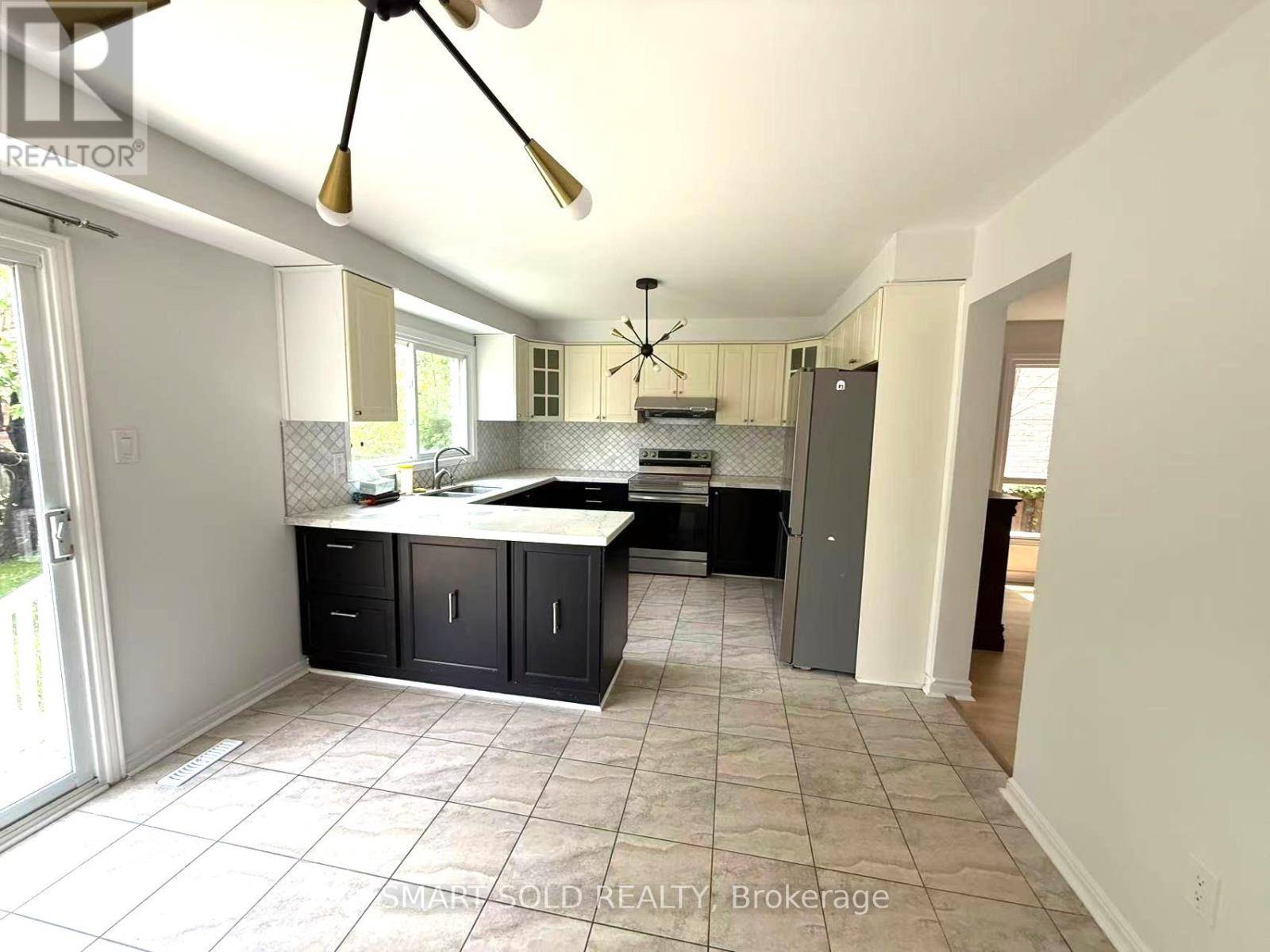 Markham (milliken Mills West), ON L3R3P6,52 ASCOT CRESCENT