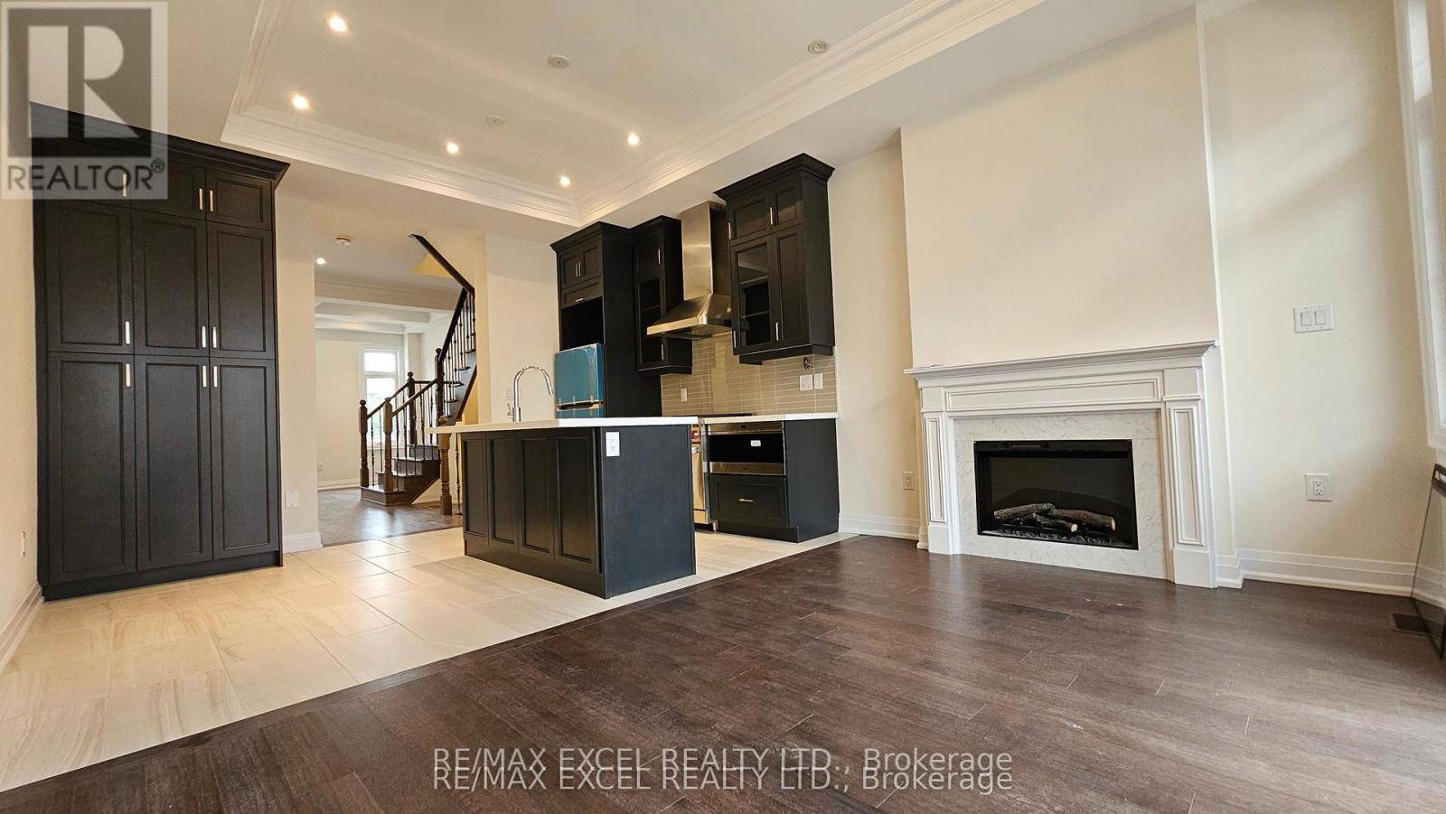 Markham (angus Glen), ON L6C3L5,4197 MAJOR MACKENZIE DRIVE E