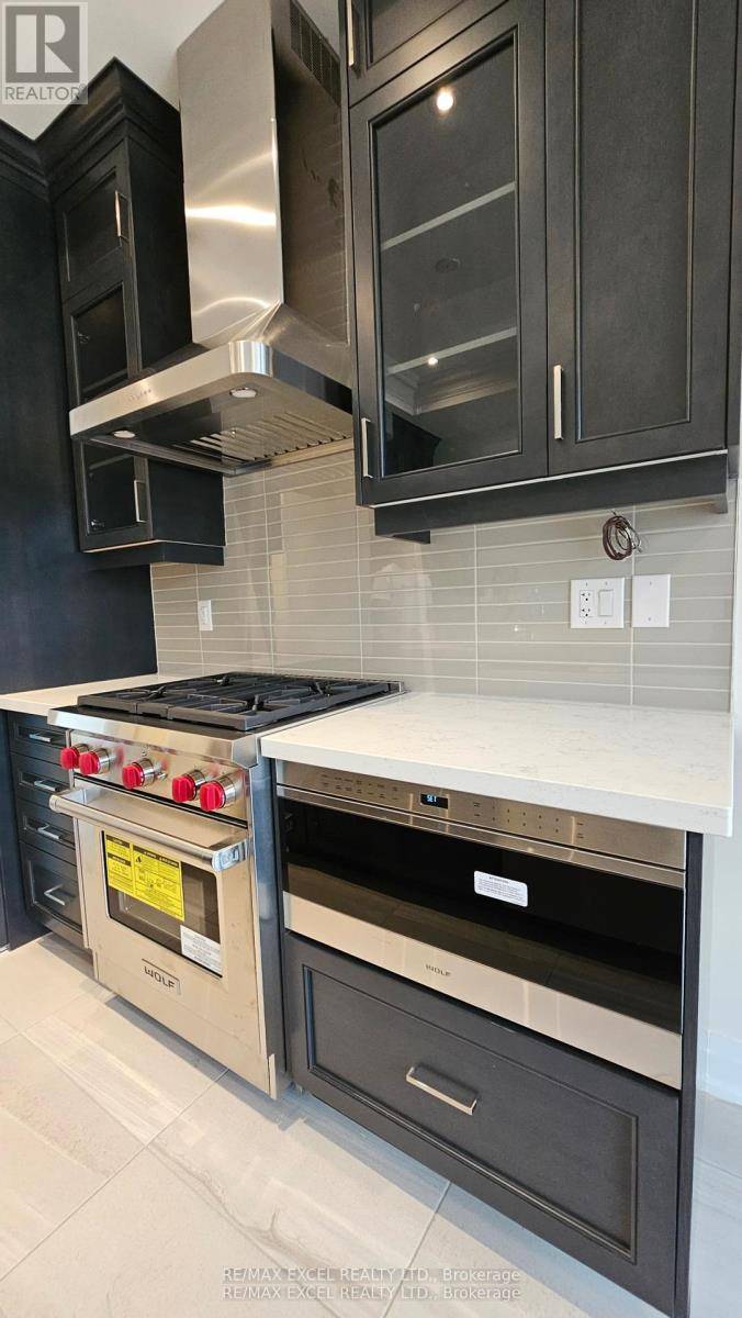 Markham (angus Glen), ON L6C3L5,4197 MAJOR MACKENZIE DRIVE E