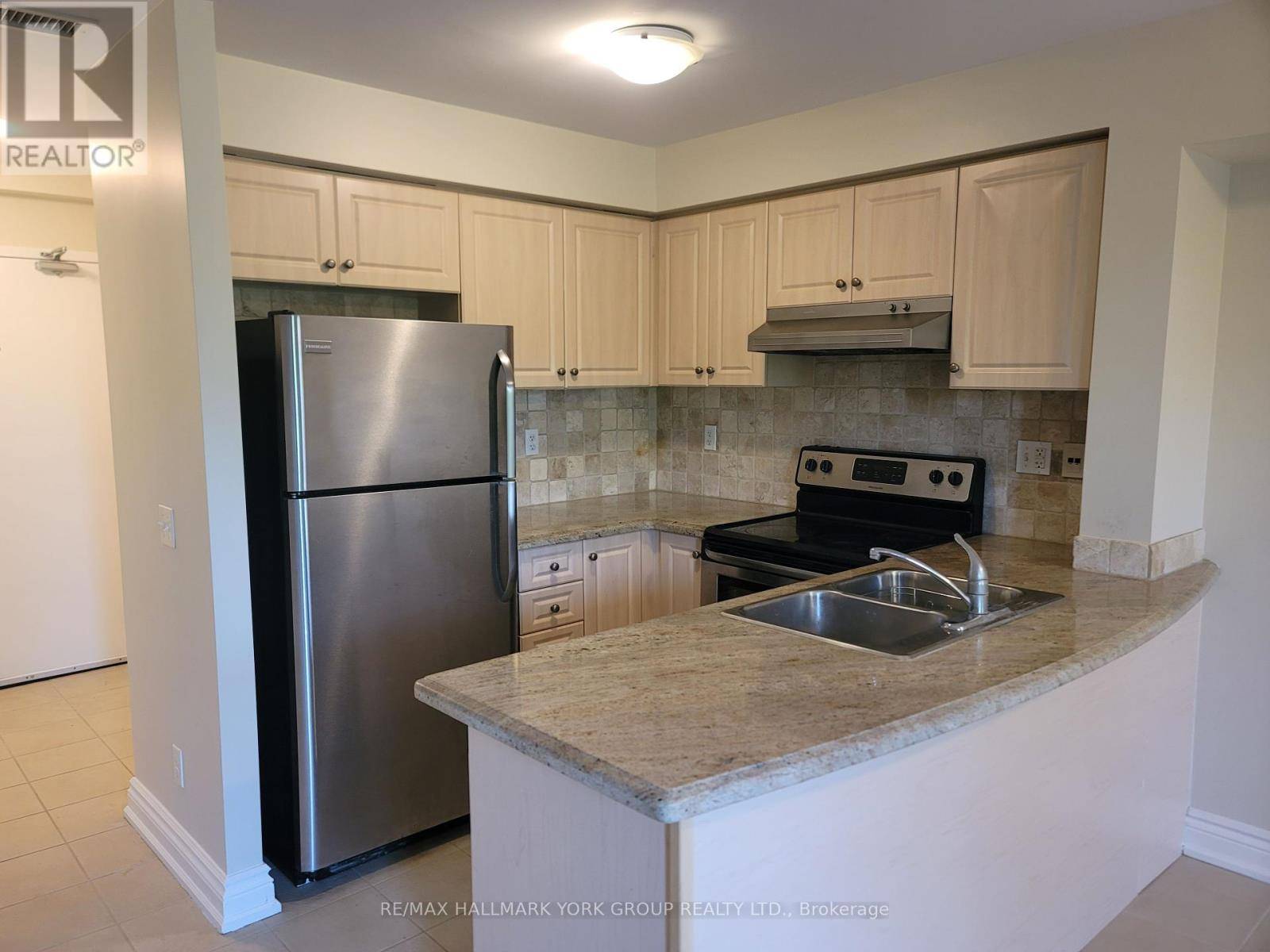 Aurora (aurora Village), ON L4G1P3,15565 Yonge ST #303