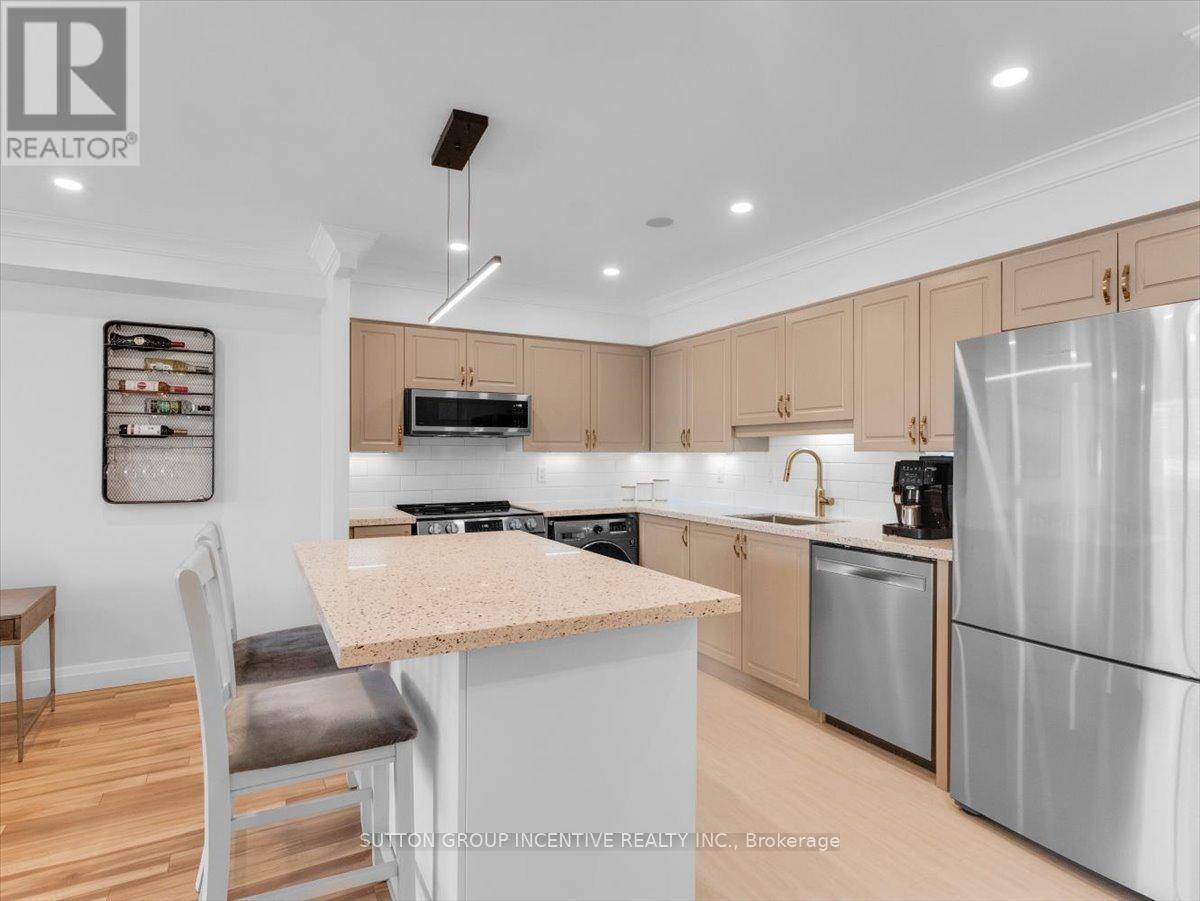 Newmarket (central Newmarket), ON L3Y7C3,260 Davis DR #1007