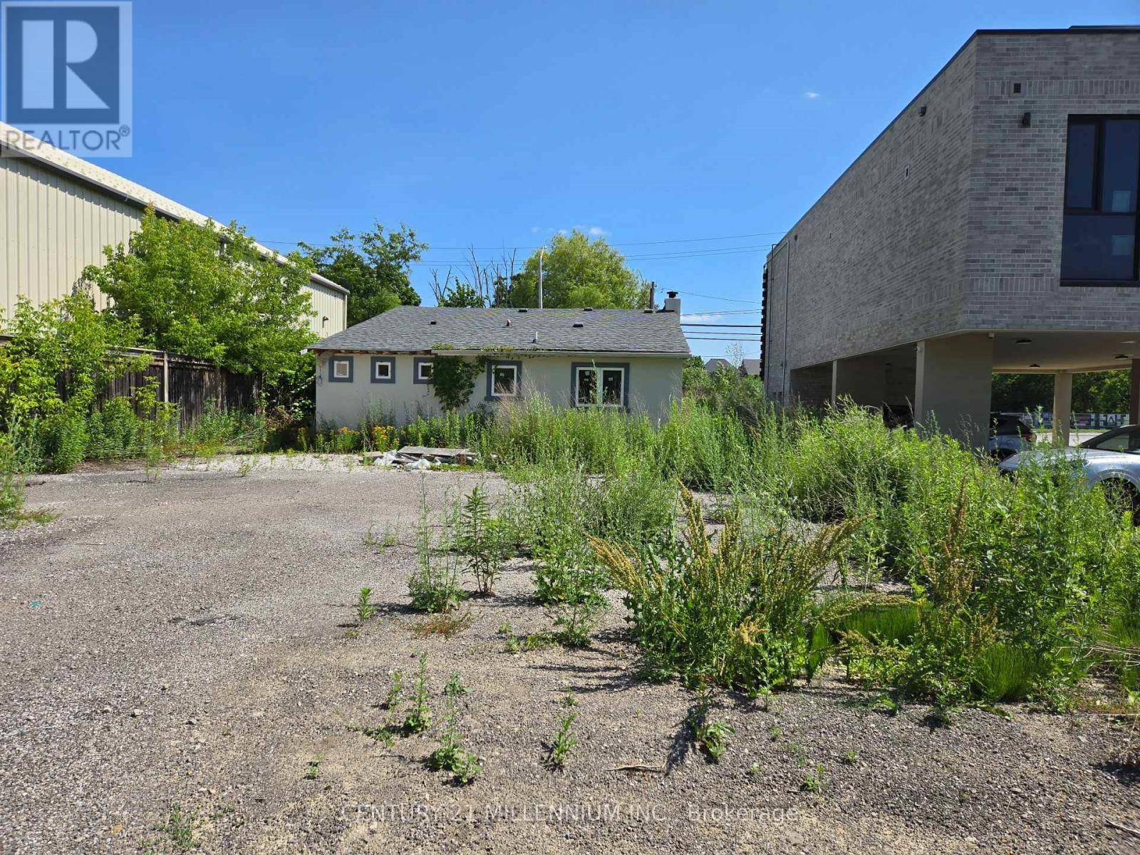 Richmond Hill (oak Ridges), ON L4E2W1,220 KING ROAD