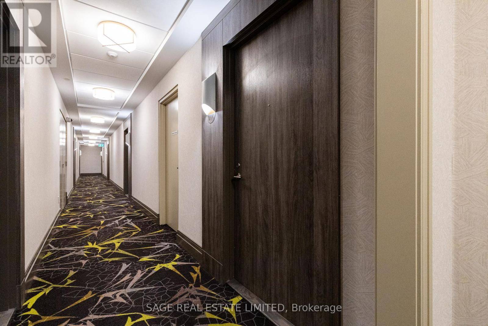 Vaughan (beverley Glen), ON L4J0L2,10 Gatineau DR #216