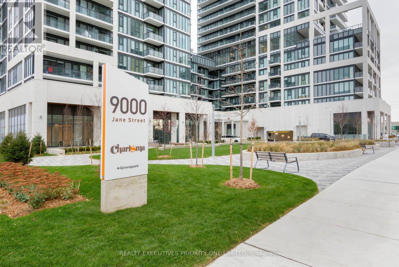 Vaughan (vellore Village), ON L4K0M6,9000 Jane ST #707
