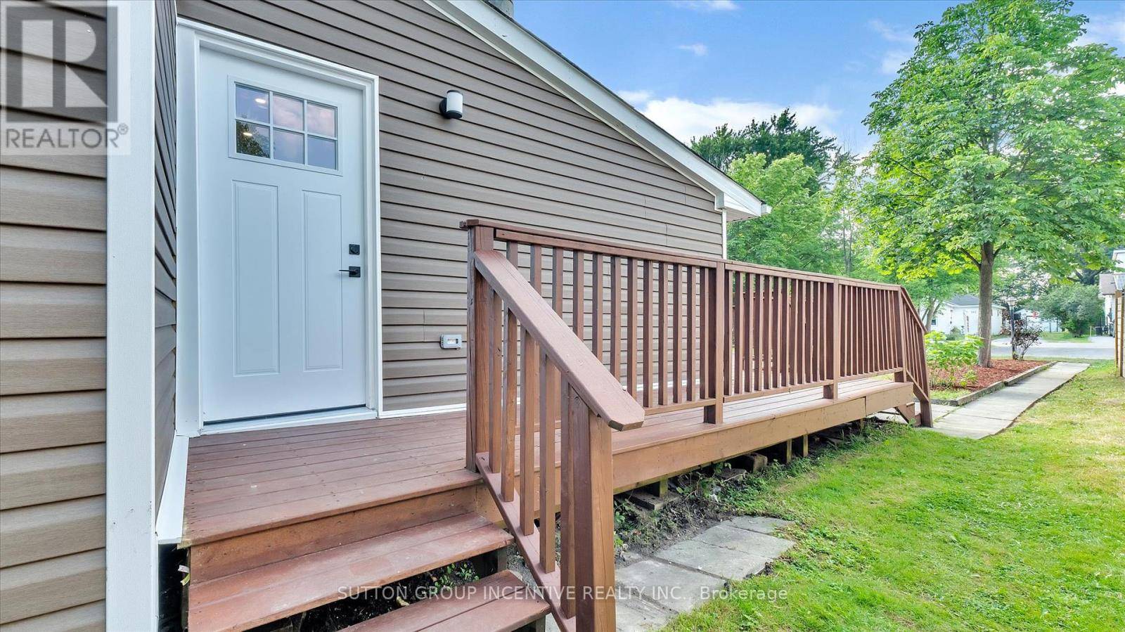 Georgina (keswick South), ON L4P3A2,363 HOLLYWOOD DRIVE N
