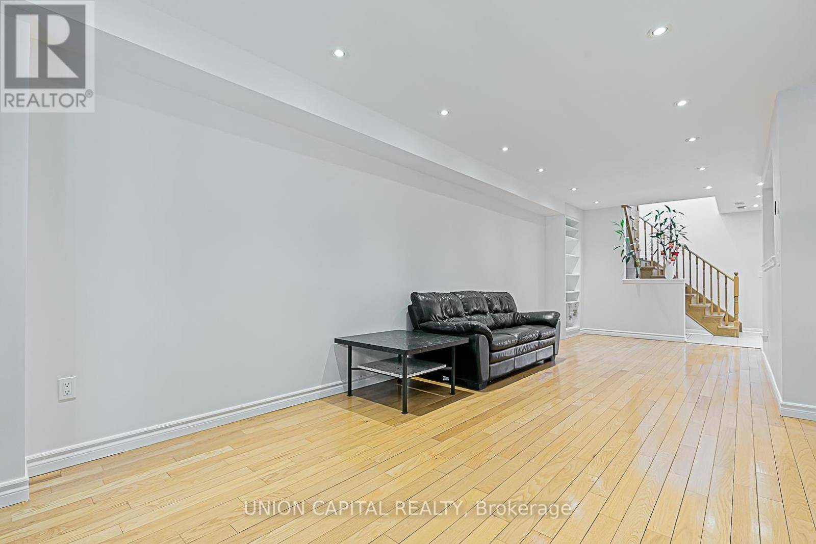 Markham (berczy), ON L6C2S5,533 BUR OAK AVENUE