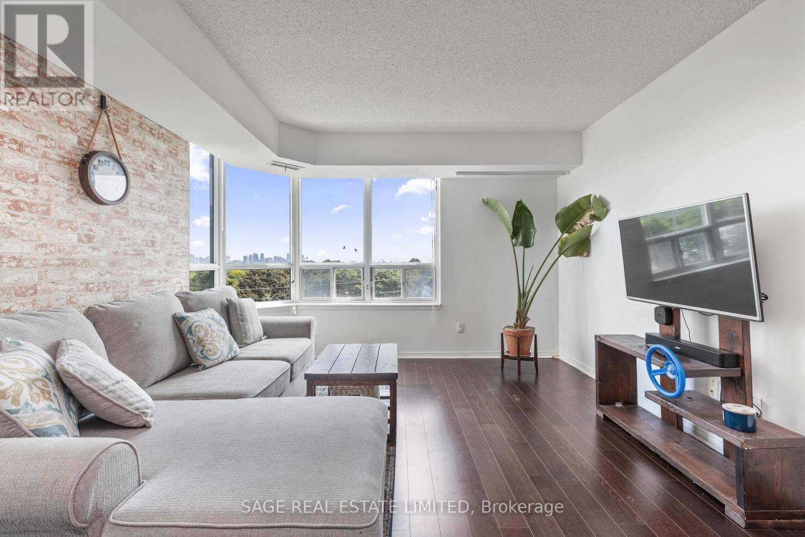 Vaughan (crestwood-springfarm-yorkhill), ON L4J8N2,1 Emerald LN #604
