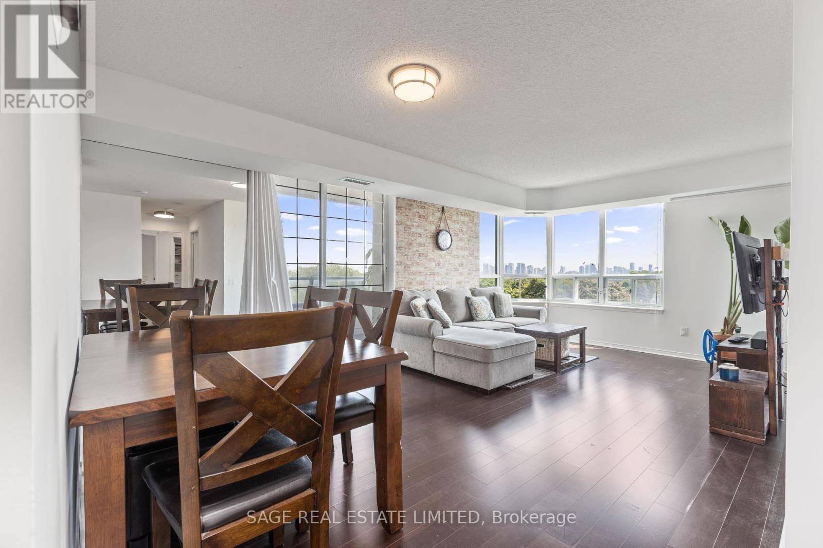 Vaughan (crestwood-springfarm-yorkhill), ON L4J8N2,1 Emerald LN #604