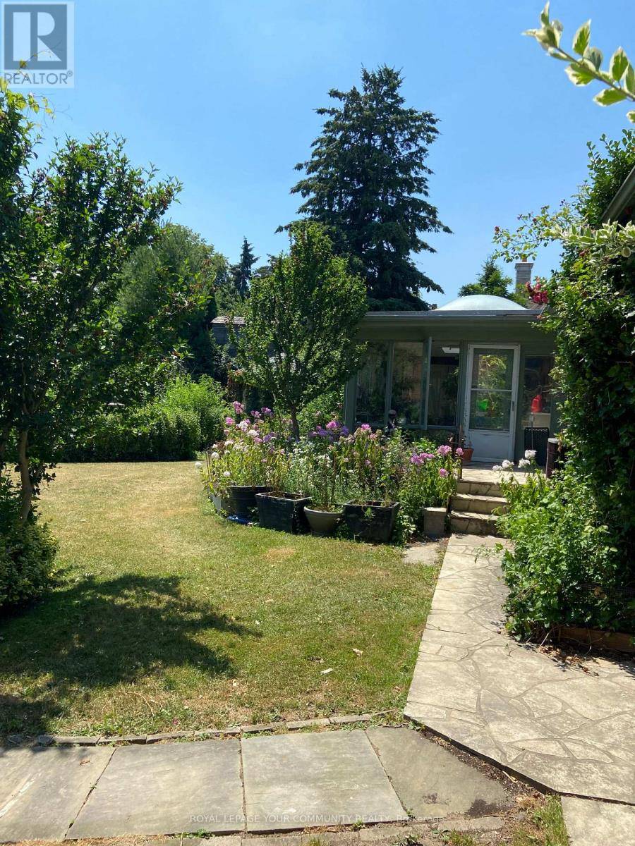 Vaughan (crestwood-springfarm-yorkhill), ON L4J1C1,219 ARNOLD AVENUE