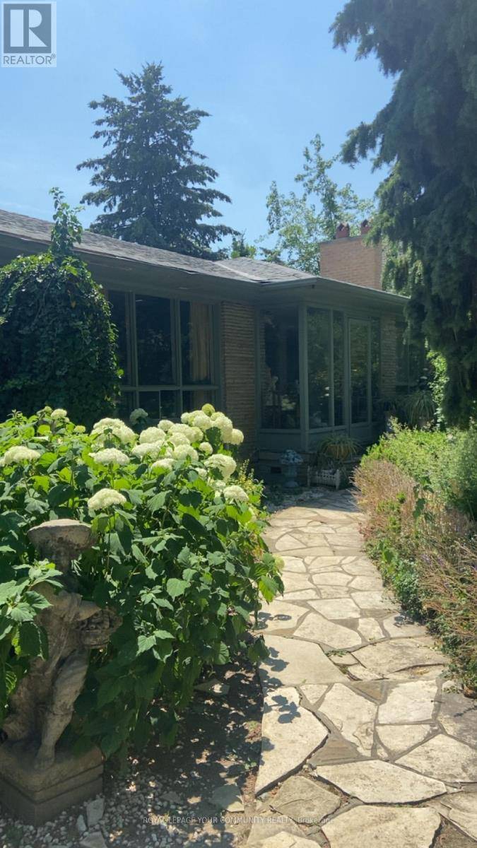 Vaughan (crestwood-springfarm-yorkhill), ON L4J1C1,219 ARNOLD AVENUE