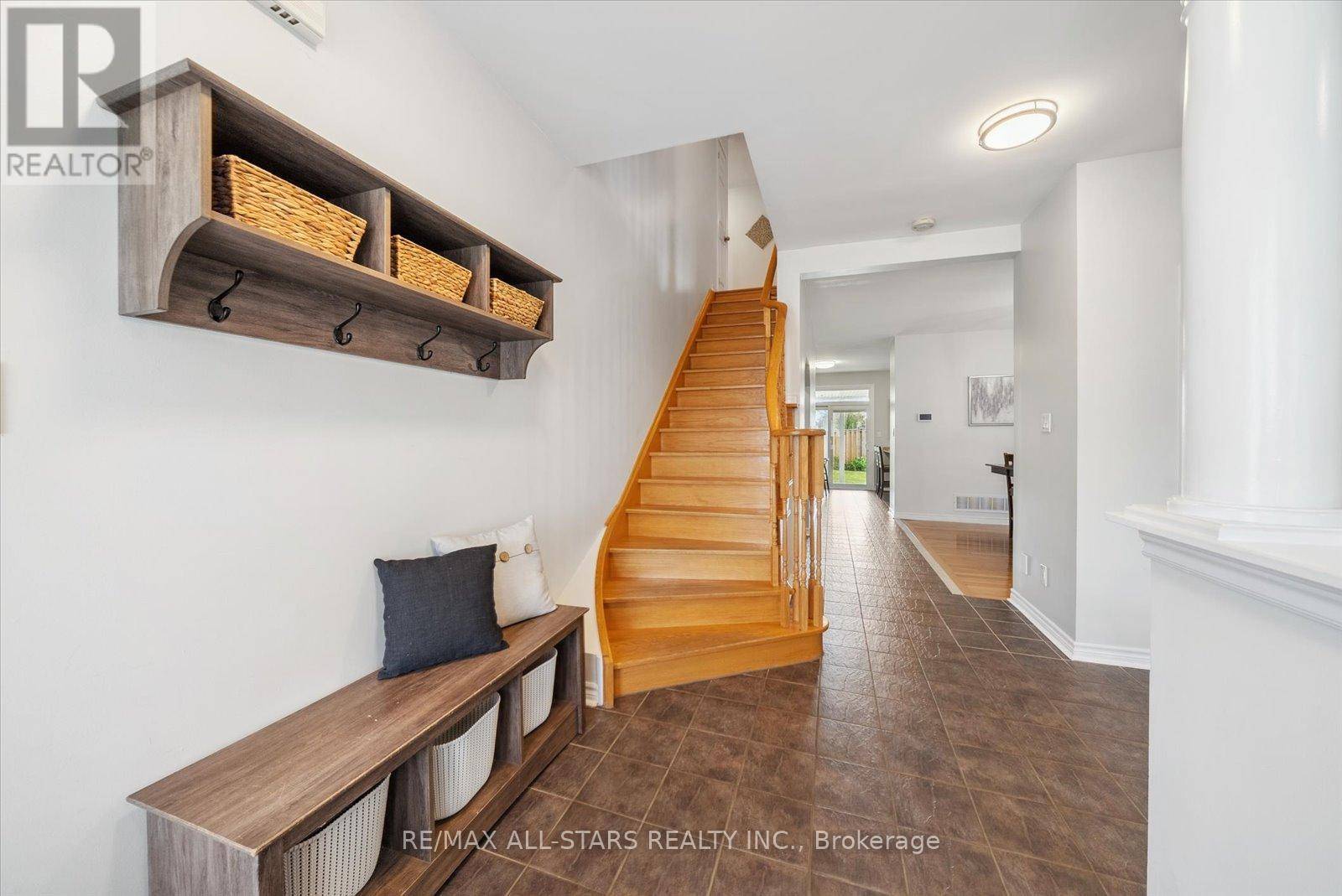 Uxbridge, ON L9P1X6,102 HERREMA BOULEVARD
