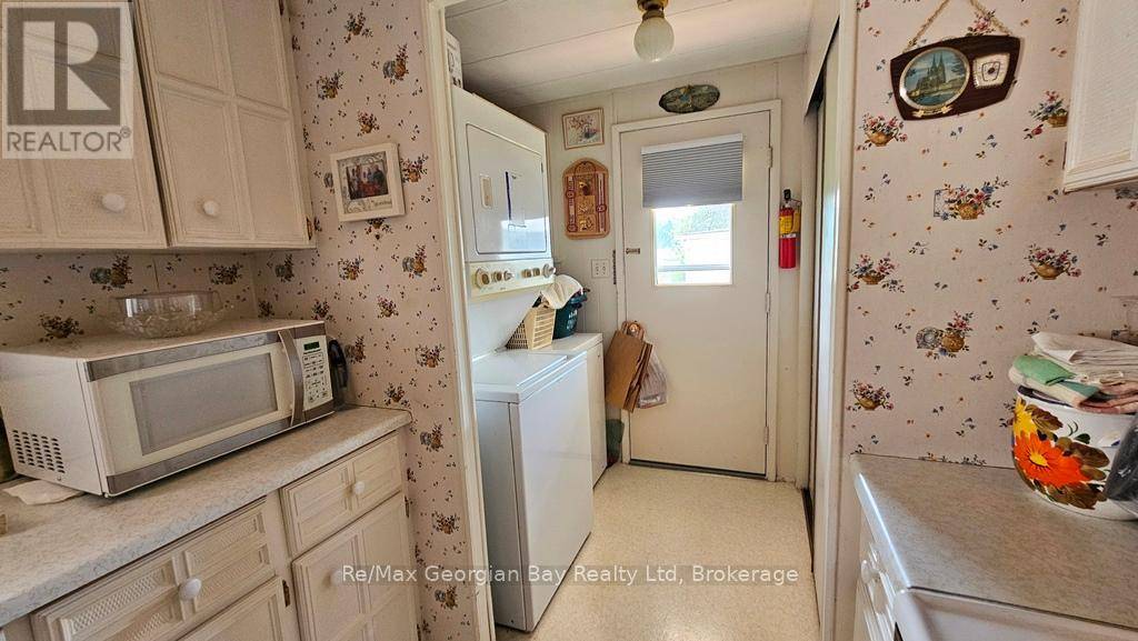 Innisfil, ON L9S1P8,27 MIMOSA DRIVE