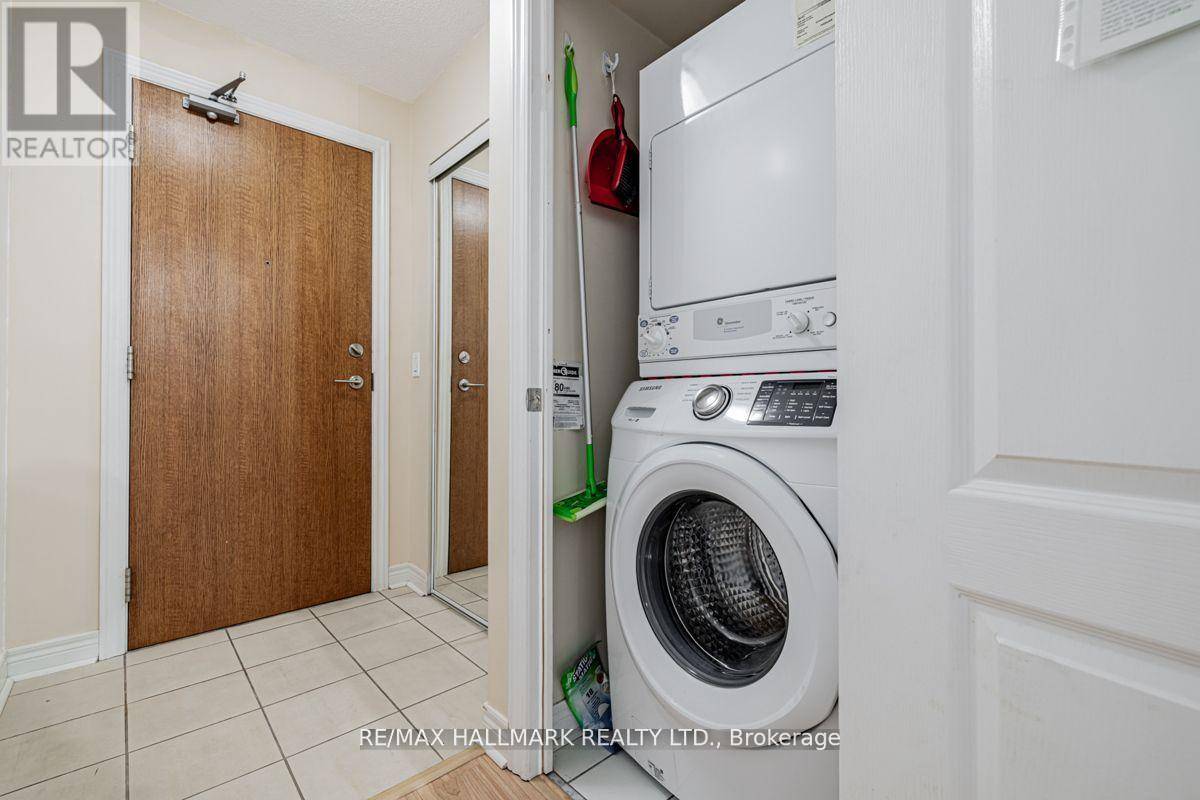 Vaughan (beverley Glen), ON L4J9E9,50 Disera DR #717