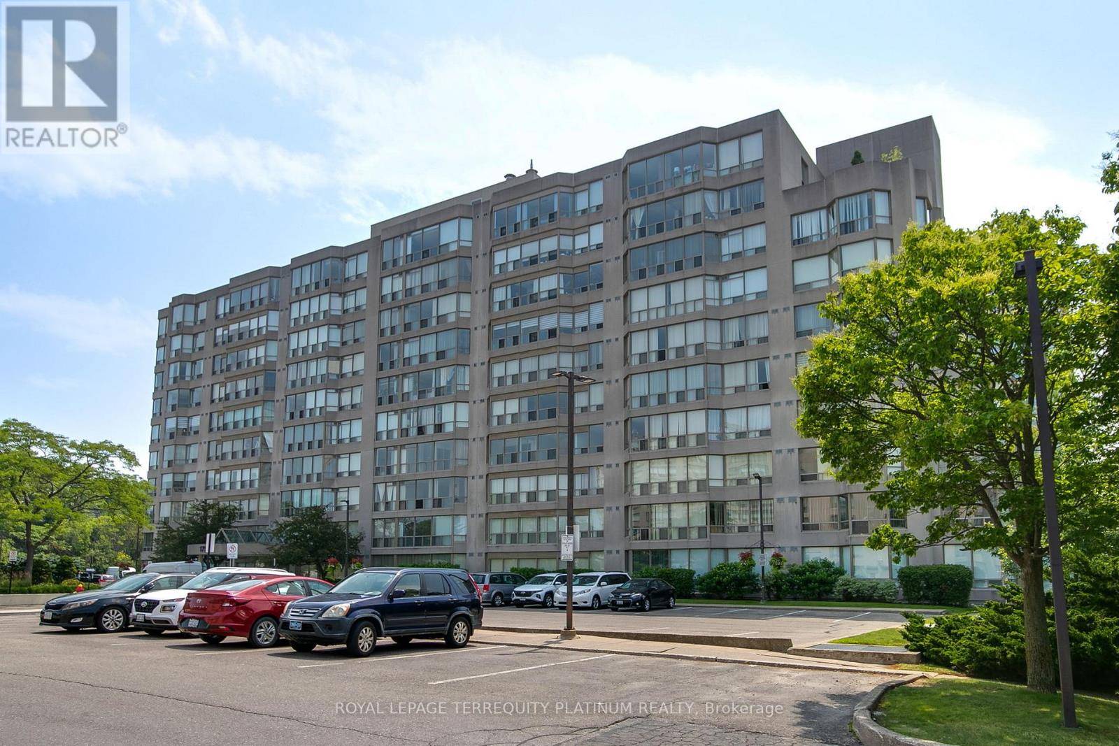 Richmond Hill (harding), ON L4C9V3,175 Cedar AVE #413
