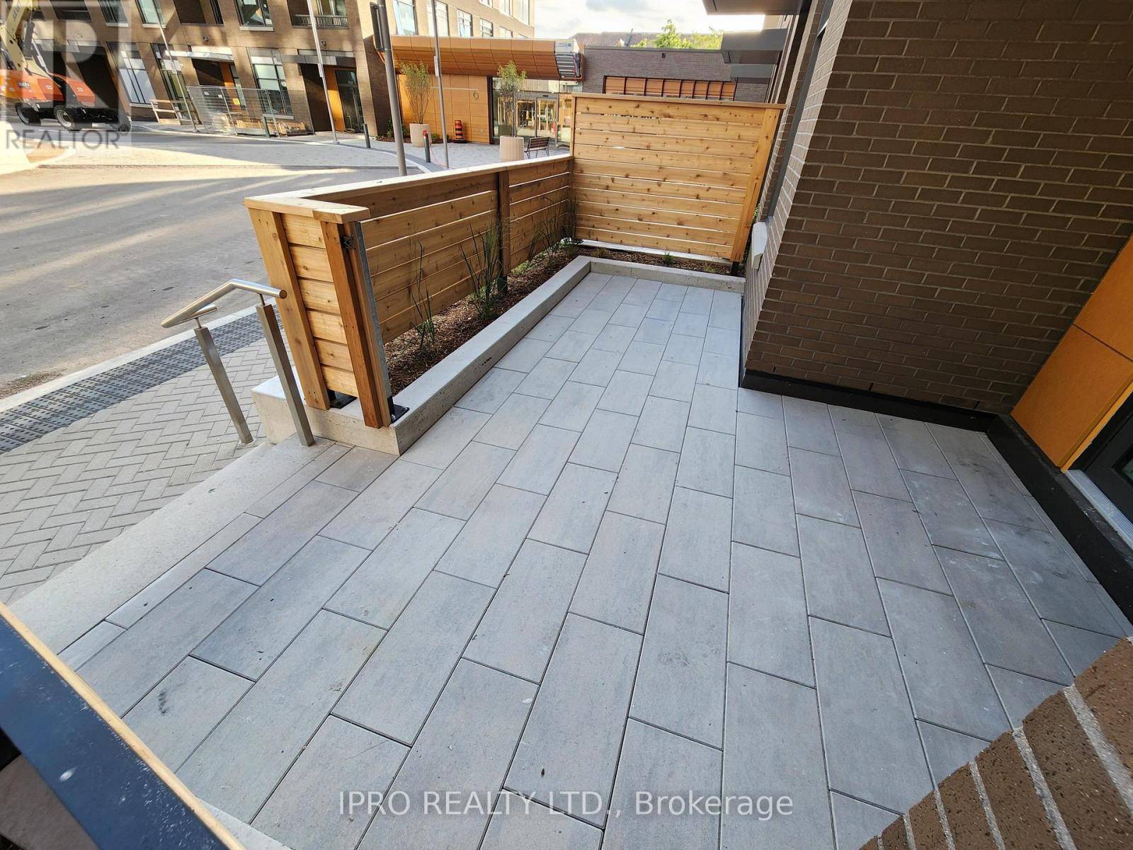 Vaughan (beverley Glen), ON L4J0L5,8 Beverley Glen BLVD #102