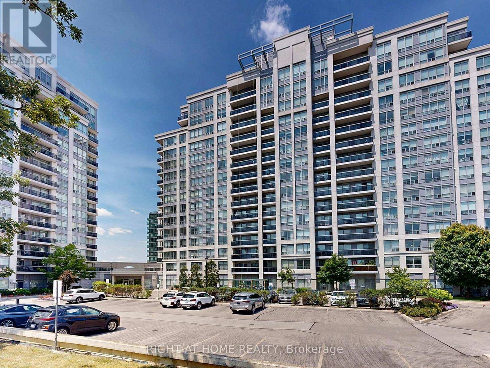 Vaughan (beverley Glen), ON L4J9E9,105 Disera DR #105