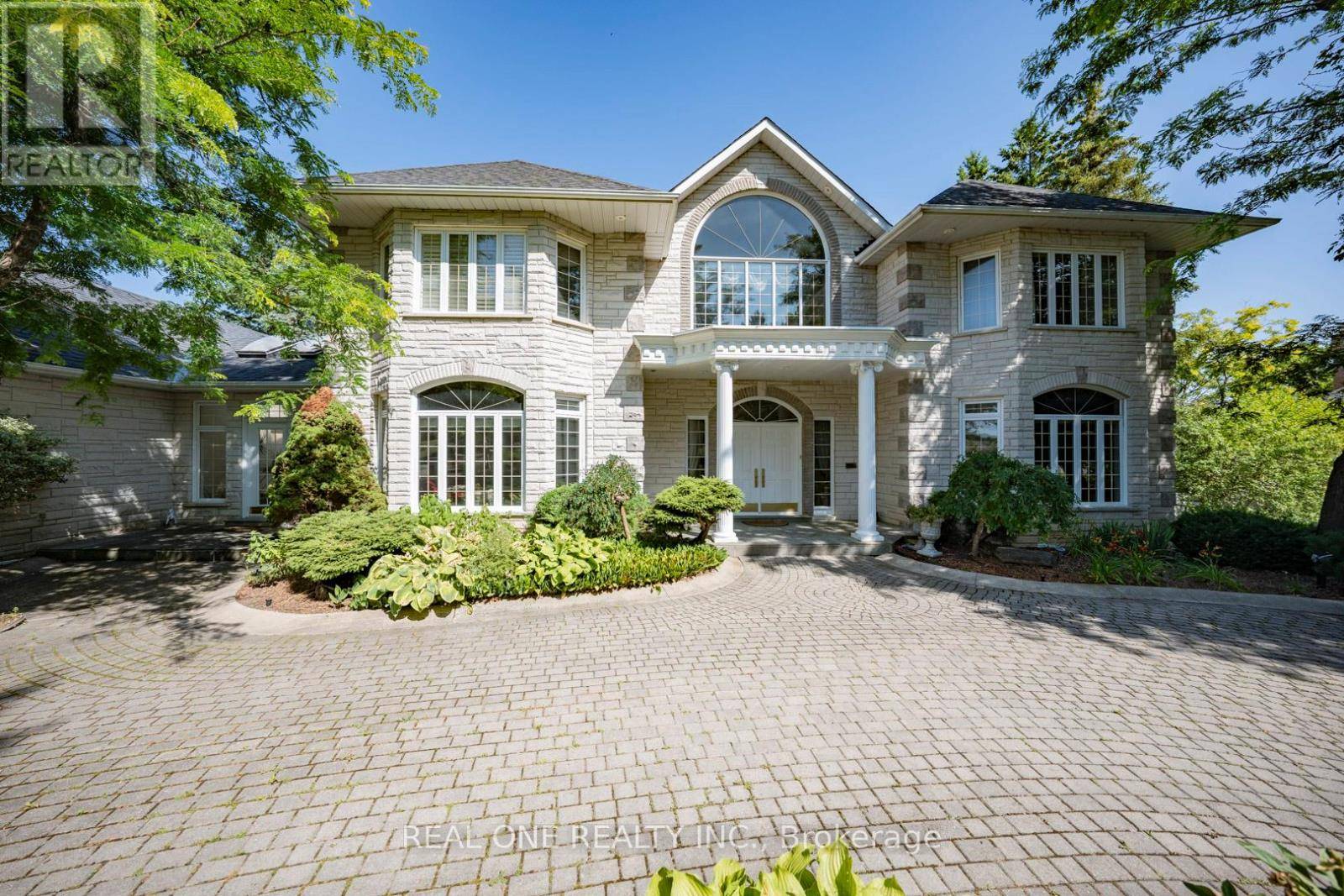 Aurora (aurora Estates), ON L4G6W7,14 ALM COURT