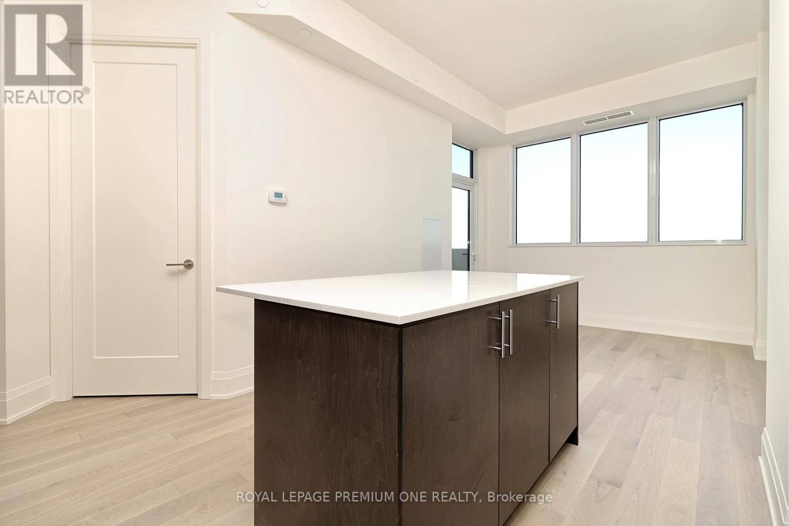 Vaughan (concord), ON L4K0M6,9000 Jane ST #PH 118