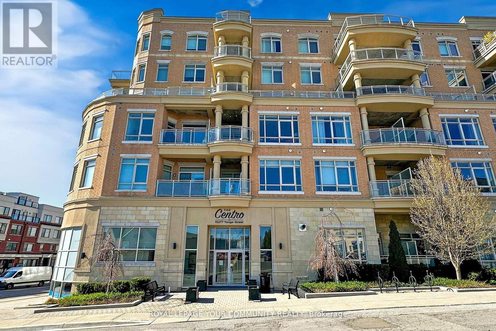 Aurora (aurora Village), ON L4G1Y3,15277 Yonge ST #702B
