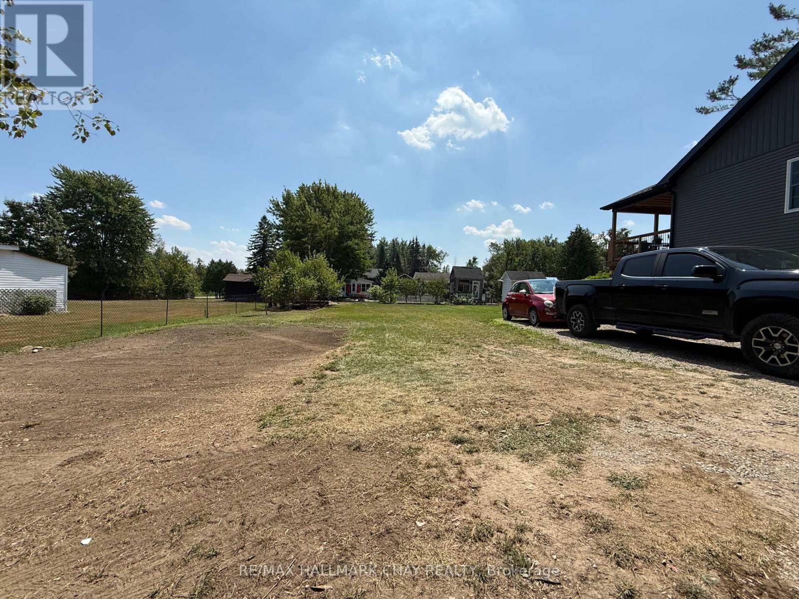 Innisfil, ON L0L1R0,1047(B) LARCH STREET