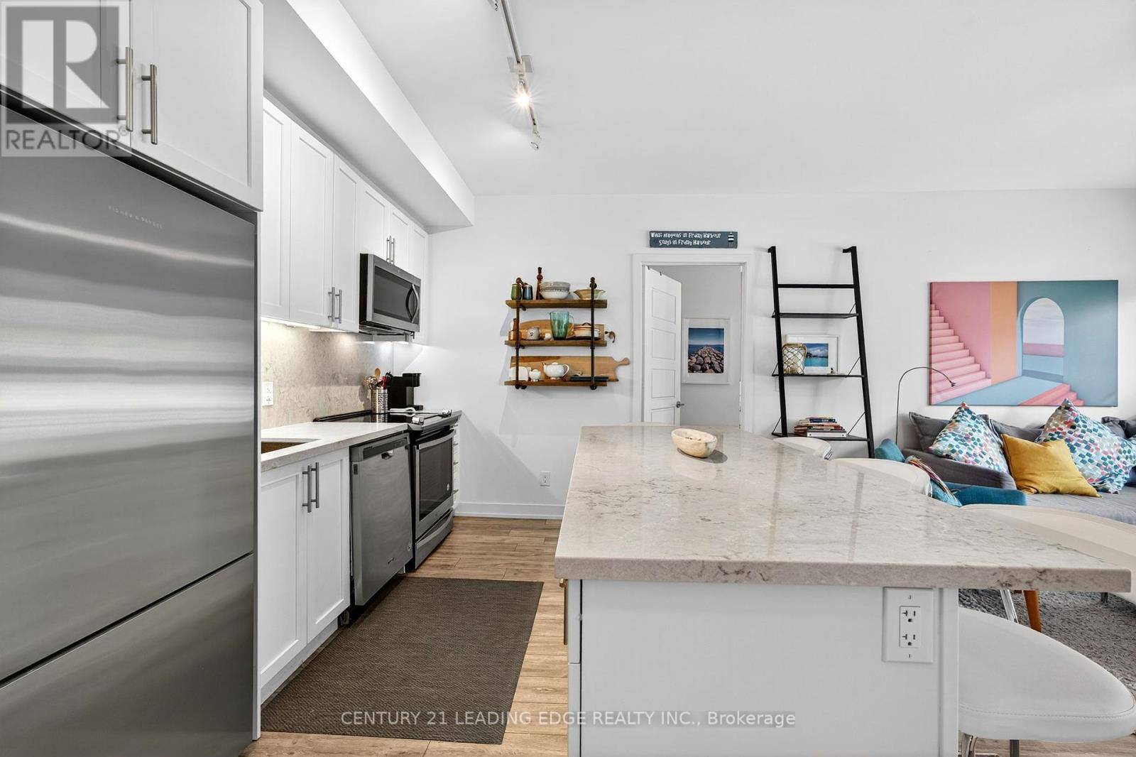 Innisfil, ON L9S0M3,333 Sea Ray AVE #D120