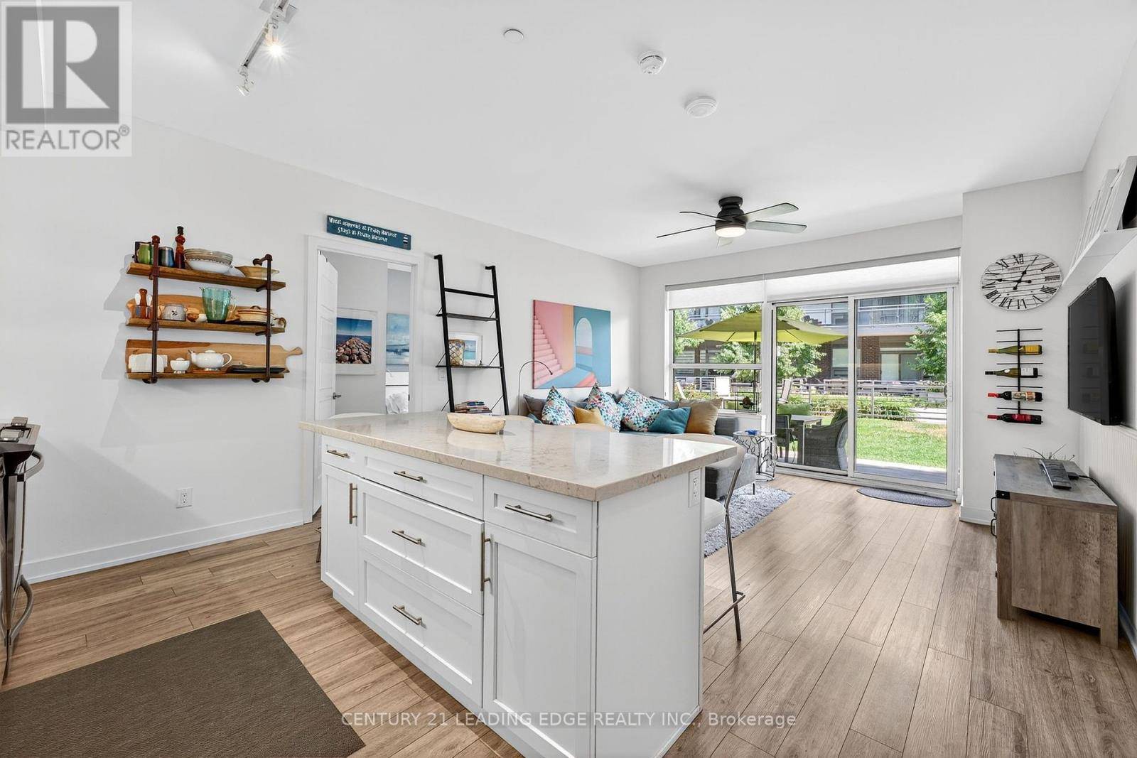 Innisfil, ON L9S0M3,333 Sea Ray AVE #D120