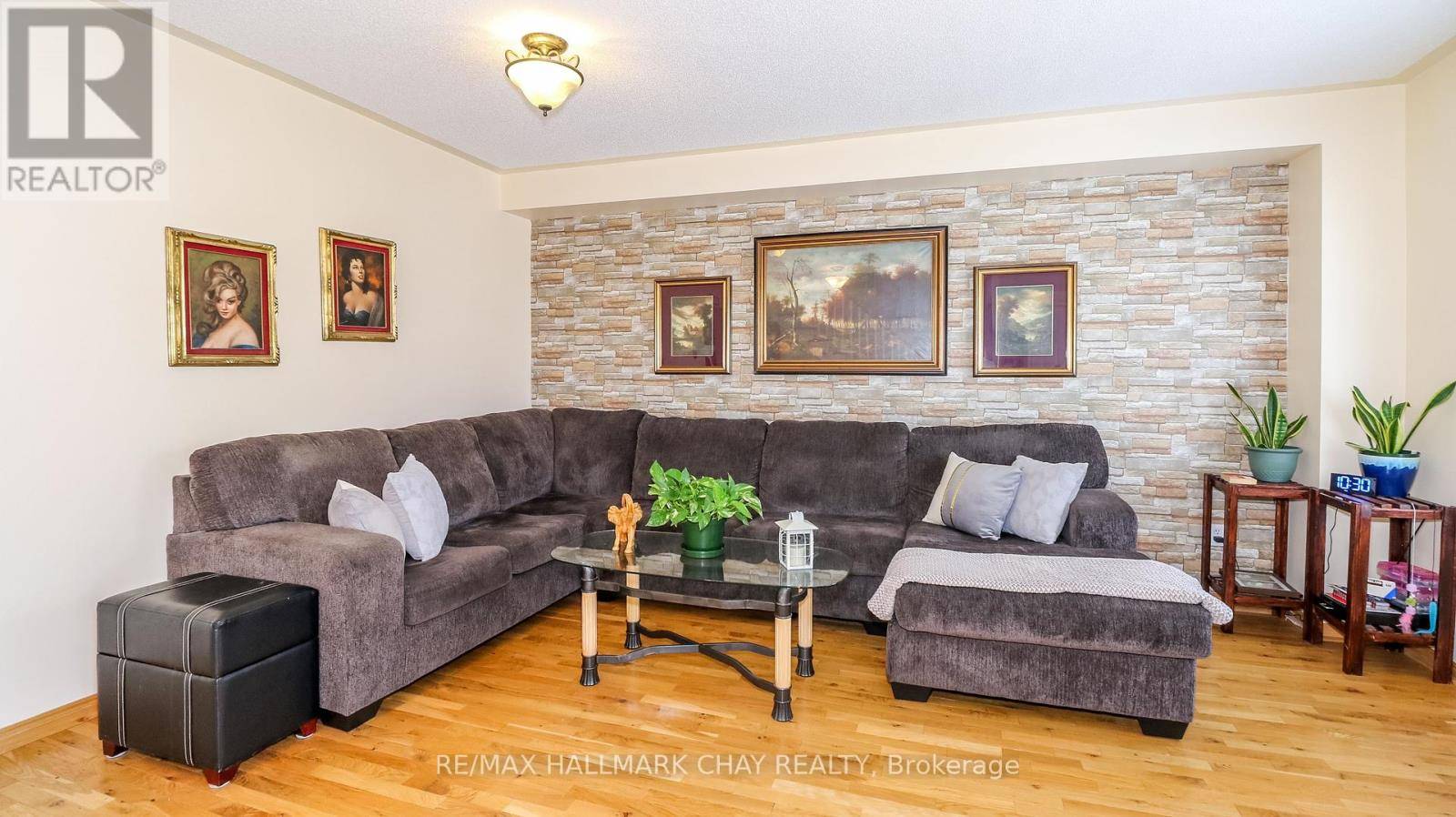 Essa (angus), ON L3W0C2,14 GOLD PARK GATE