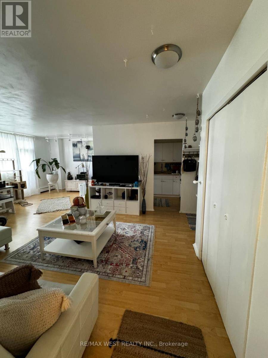 Richmond Hill (mill Pond), ON L4C3Y3,67 Richmond ST #507